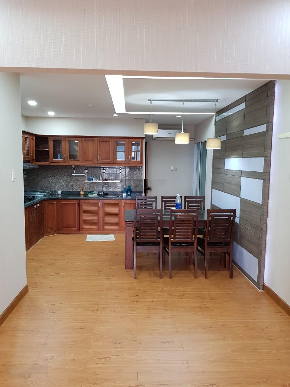 Cho thuê căn 4 phòng ngủ HARV view sông trực diện, nội thất đầy đủ, 27 triệu. LH: 0906812489 Vân