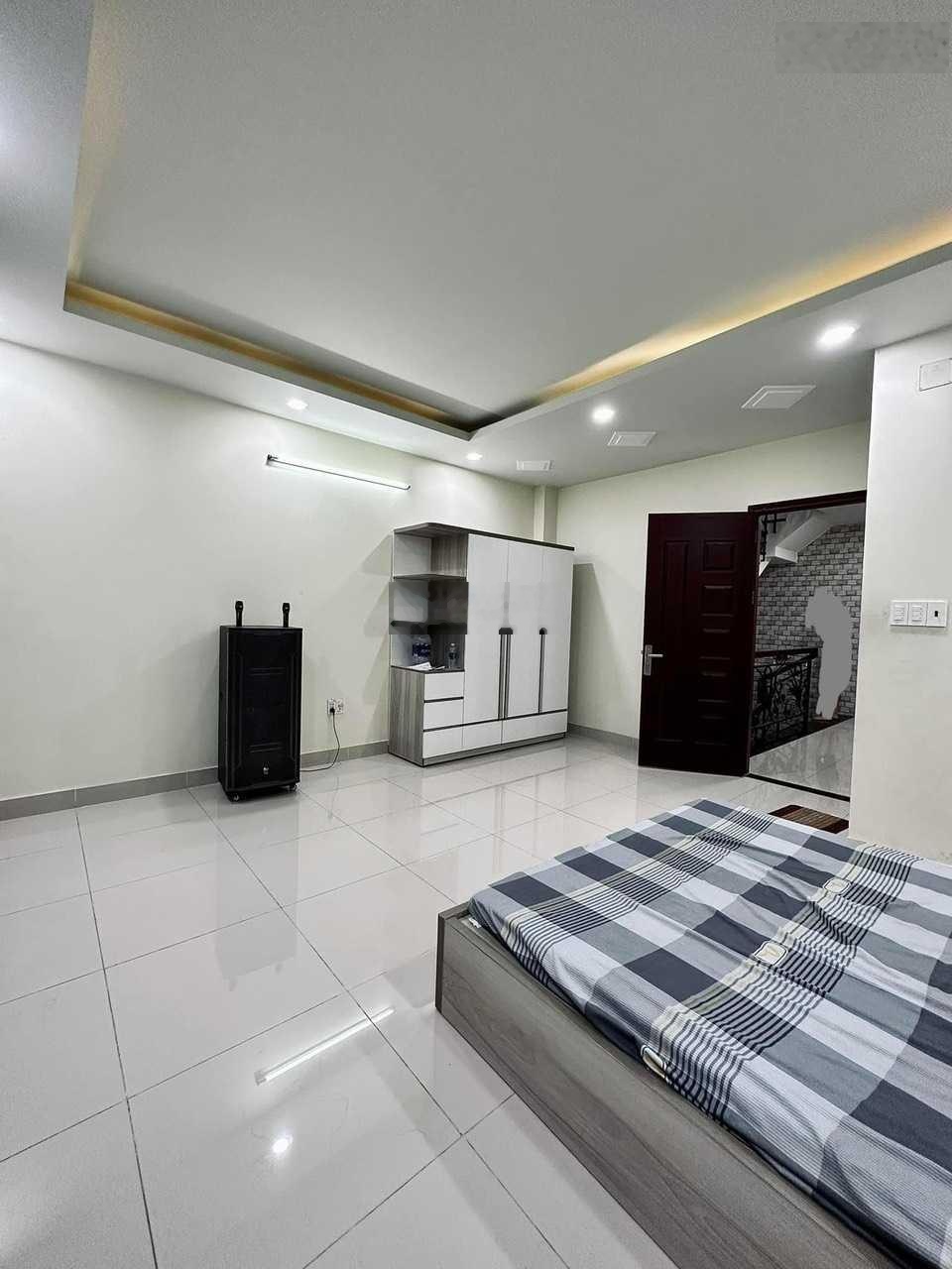 Bán gấp nhà đẹp Đặng Thùy Trâm, Bình Thạnh, DT 5m x 15m, 3 tầng, 5 PN, gần ngay ĐH Văn Lang CS3