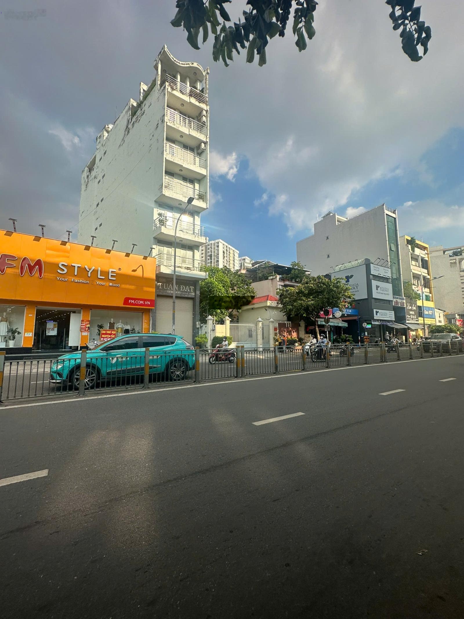 Ngộp, Hạ giá 15tỷ Nhà Mặt tiền Lũy Bán Bích (16mNHx32m) đoạn đẹp nhất, XD Hầm 9 tầng Giá 72tỷ