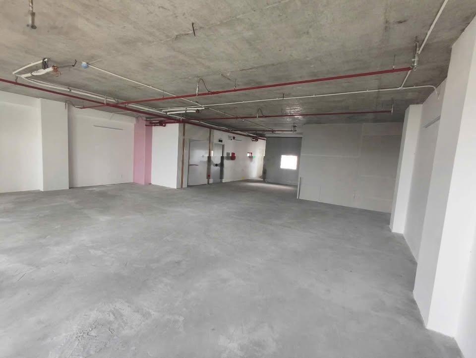 Tòa nhà văn phòng nằm ngay ngã tư Nam Kỳ Khởi Nghĩa - Lý Chính Thắng Quận 3