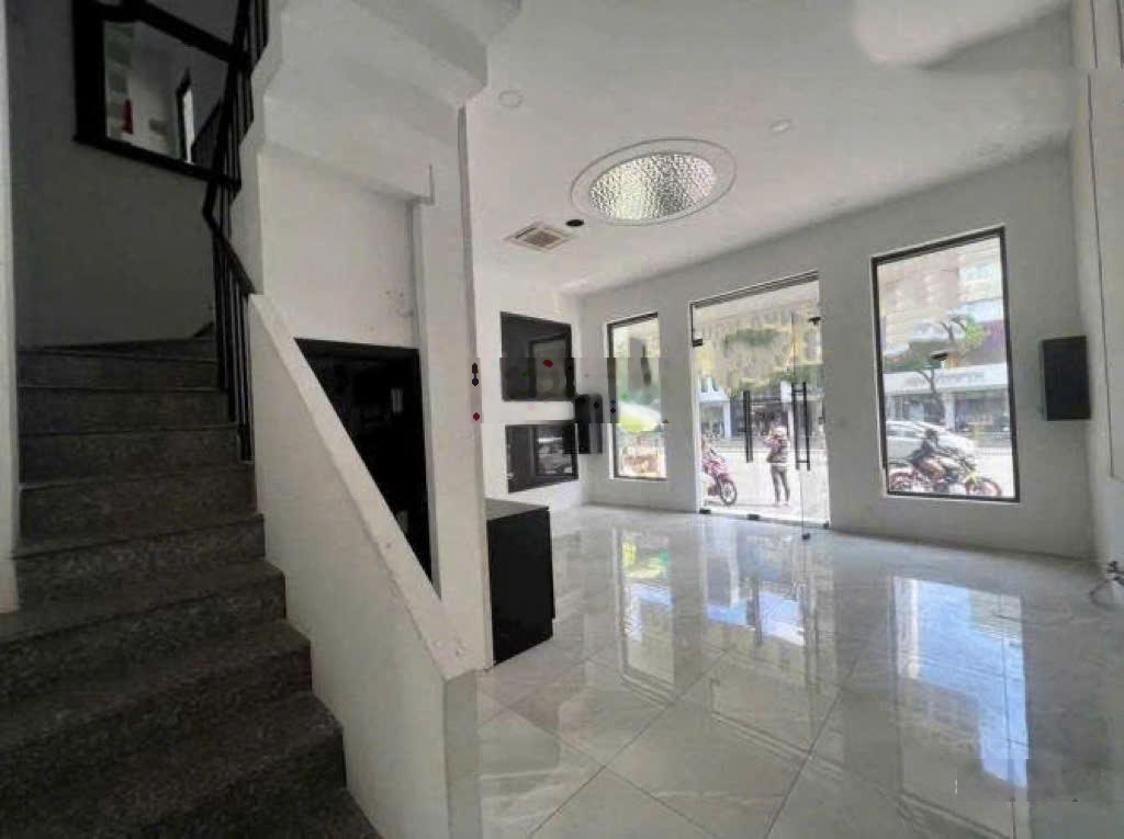 Cho thuê nhà mặt tiền đường Nam Kỳ Khởi Nghĩa, phường Võ Thị Sáu, Quận 3 diện tích 42m2 trệt 2 lầu