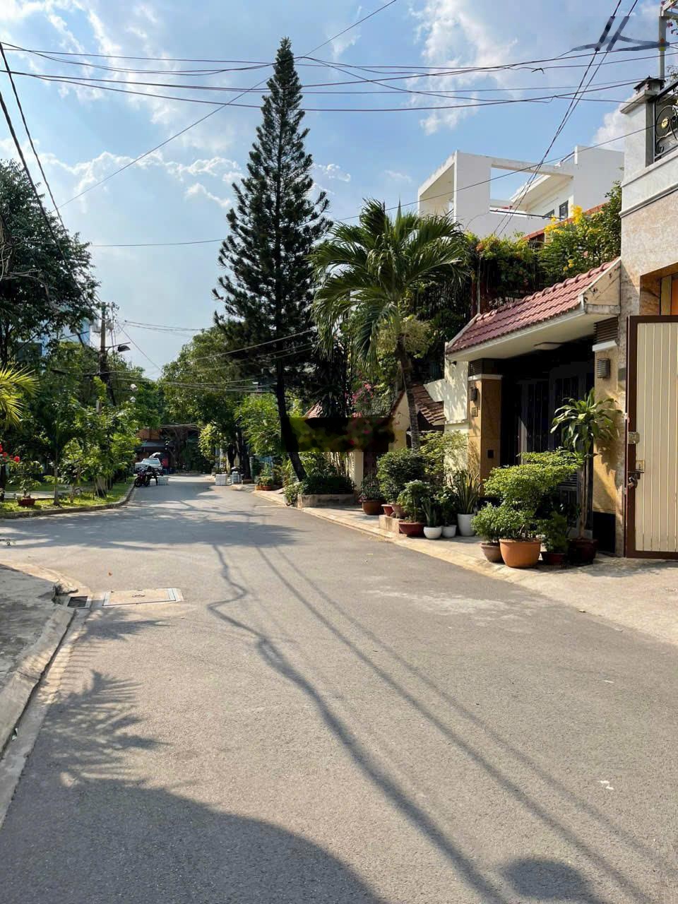 Toạ lạc khu compoud Phạm Văn Hai P1 TB (5.2x20) 4 tầng, giá 25tỷ