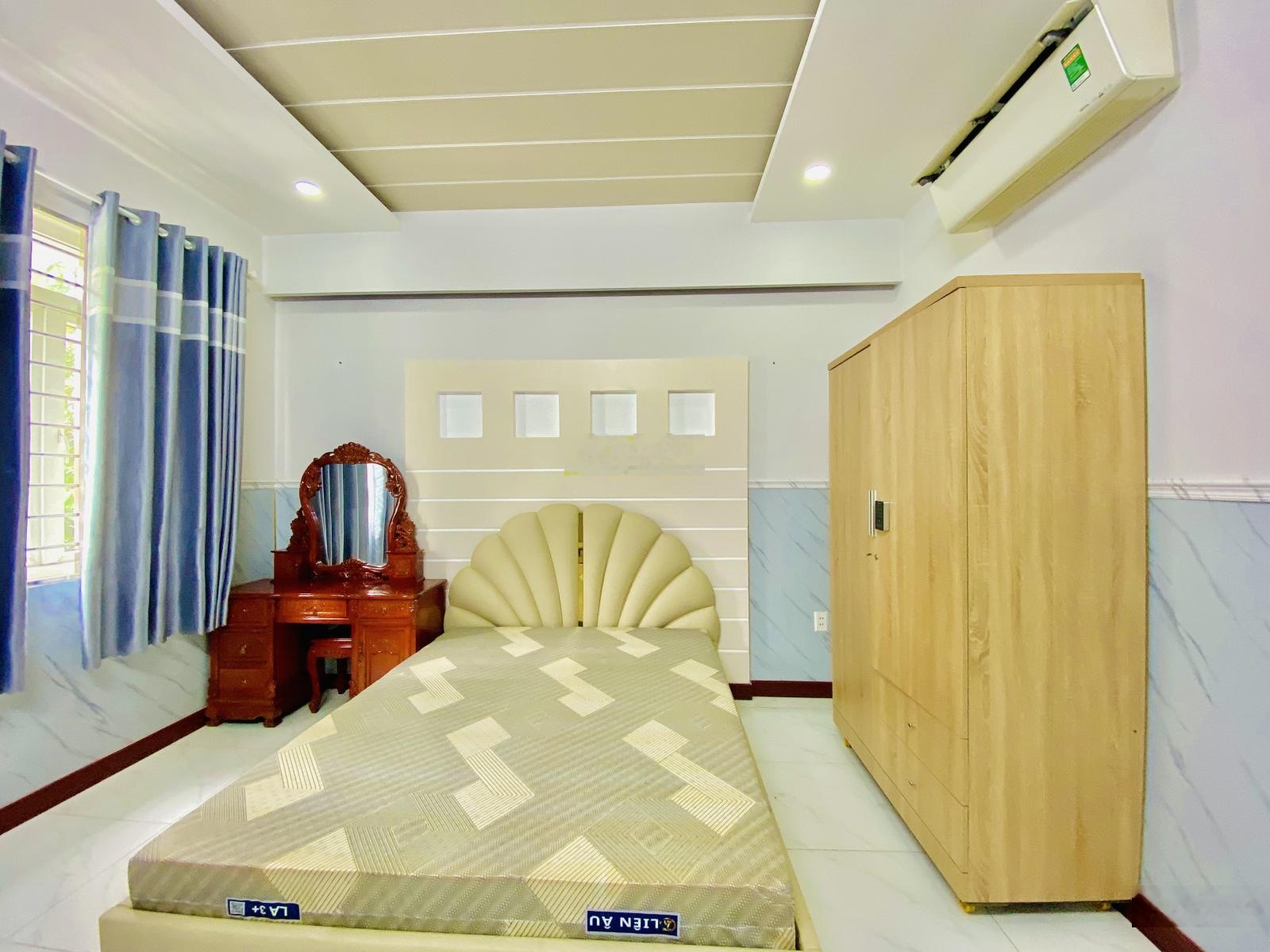 Nhà chính chủ ở view sân bán Phạm Văn Chiêu, phường 9, Gò Vấp, full nội thất, có gara ô