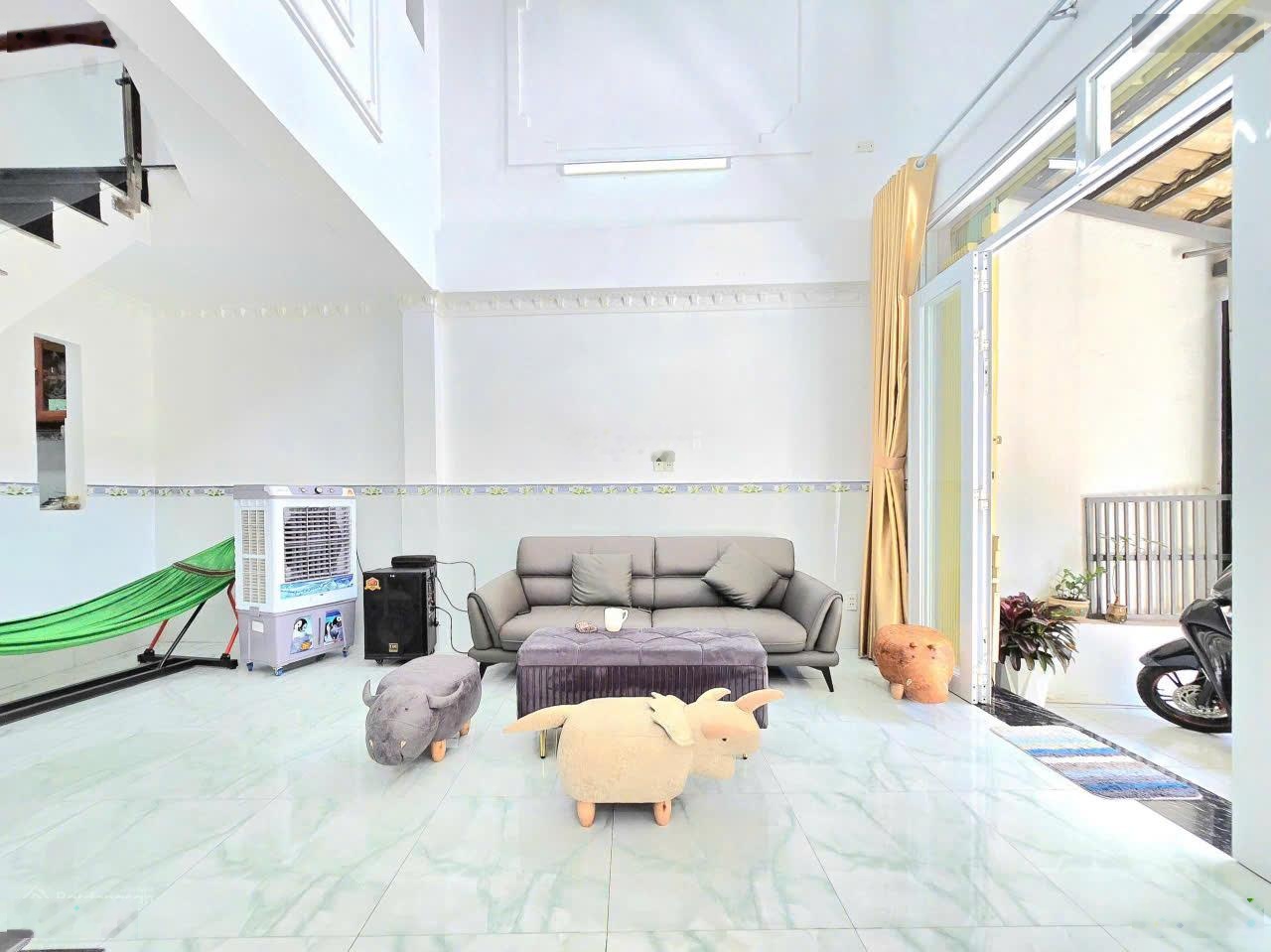 Bán nhà sổ riêng 78m2, giá 4,65 tỷ tại Huỳnh Tấn Phát, Phú Xuân, Nhà Bè, HCM