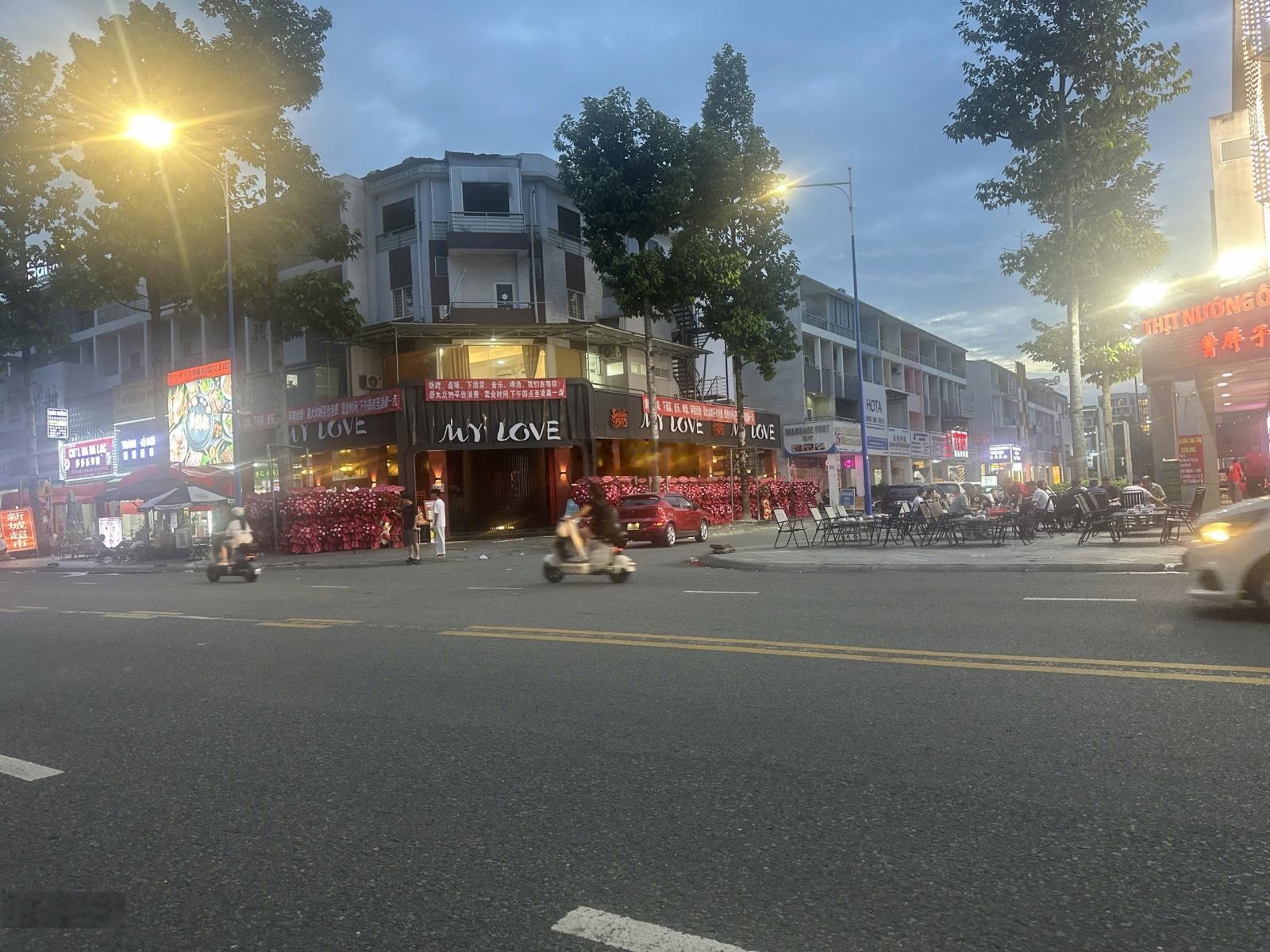 Bán nhà lô góc đường Đồng Khởi ở thành phố mới Bình Dương - Vị trí vip kinh doanh buôn bán 30 tỷ