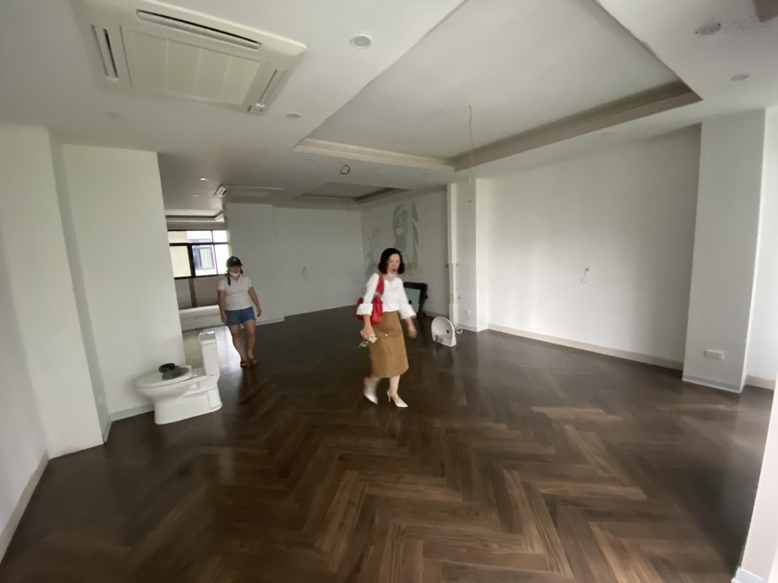 Cho thuê nhà mặt phố Hàm Nghi, Nam Từ Liêm, HN. DT 100m2, 5 tầng, thông sàn có thang máy. Giá 75tr