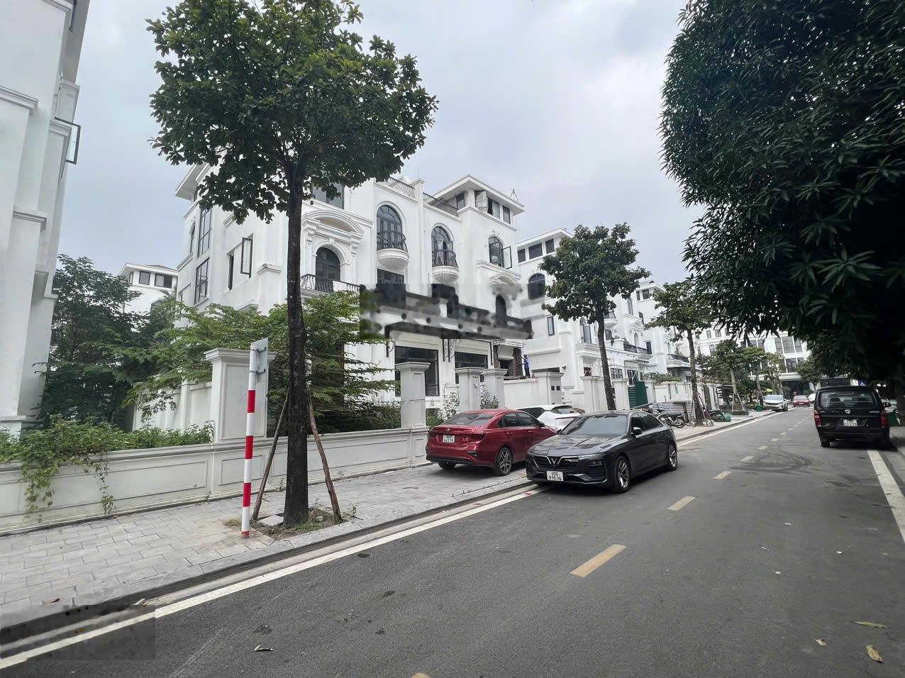 Chính Chủ Cần bán BTLK Louis City Hoàng Mai 200m2 x 5 Tầng HT Cơ Bản 2 mặt đường giá 68,x Tỷ.