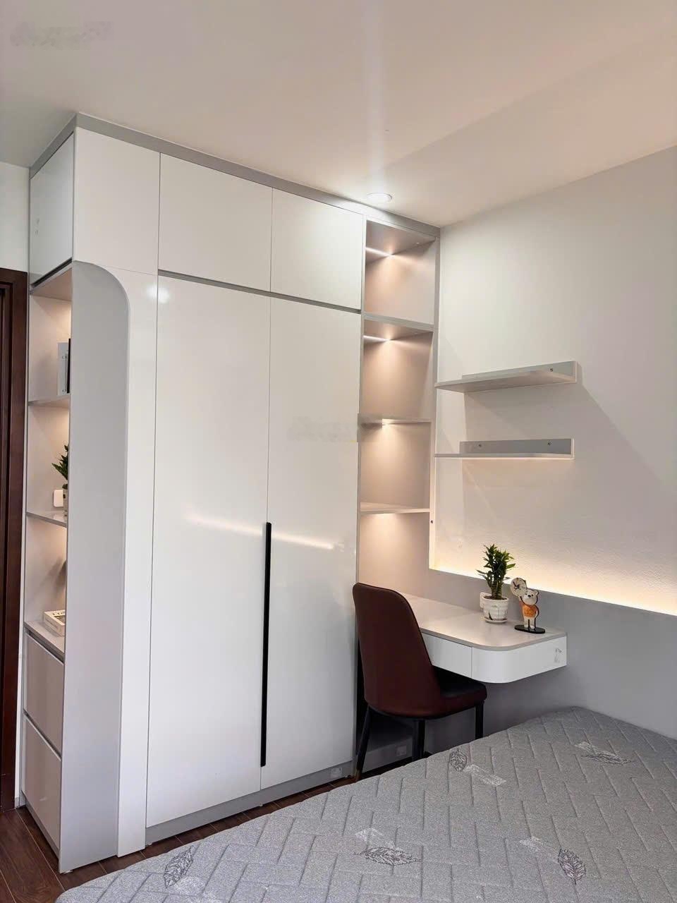 Cho thuê CH 75m2 2PN full đồ tòa Watermark 395 Lạc Long Quân, view ngoại giao đoàn giá tốt cuối năm