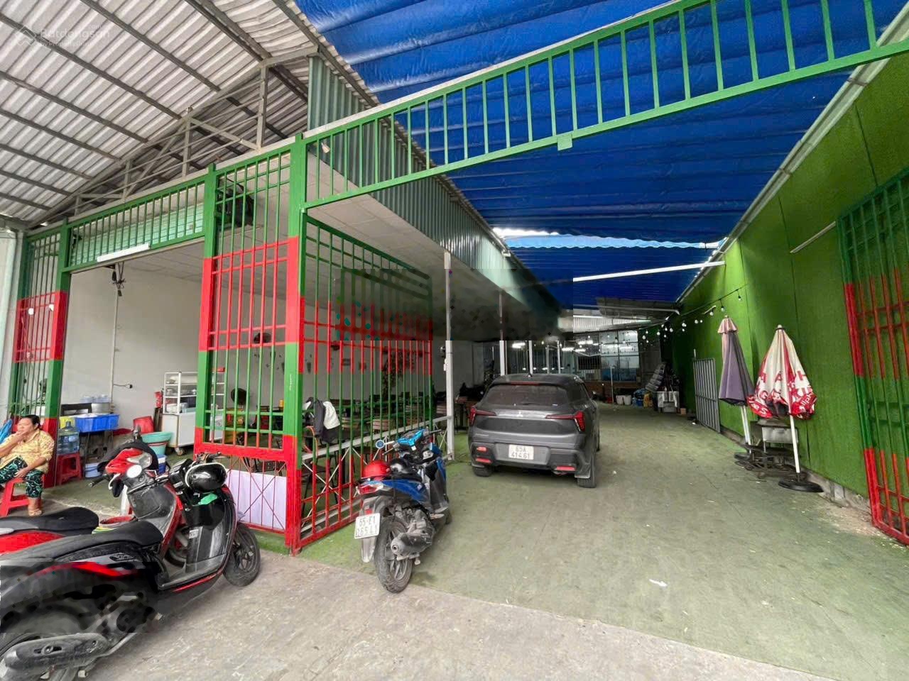 Cho thuê mặt bằng hơn 800m2 ngang trên 12m mặt tiền đường nguyễn văn cừ