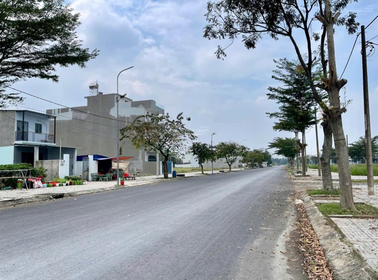 Bán nhanh lô 80m2 liền kề Võ Văn Kiệt nối dài đối diện công viên và trường học - SHR
