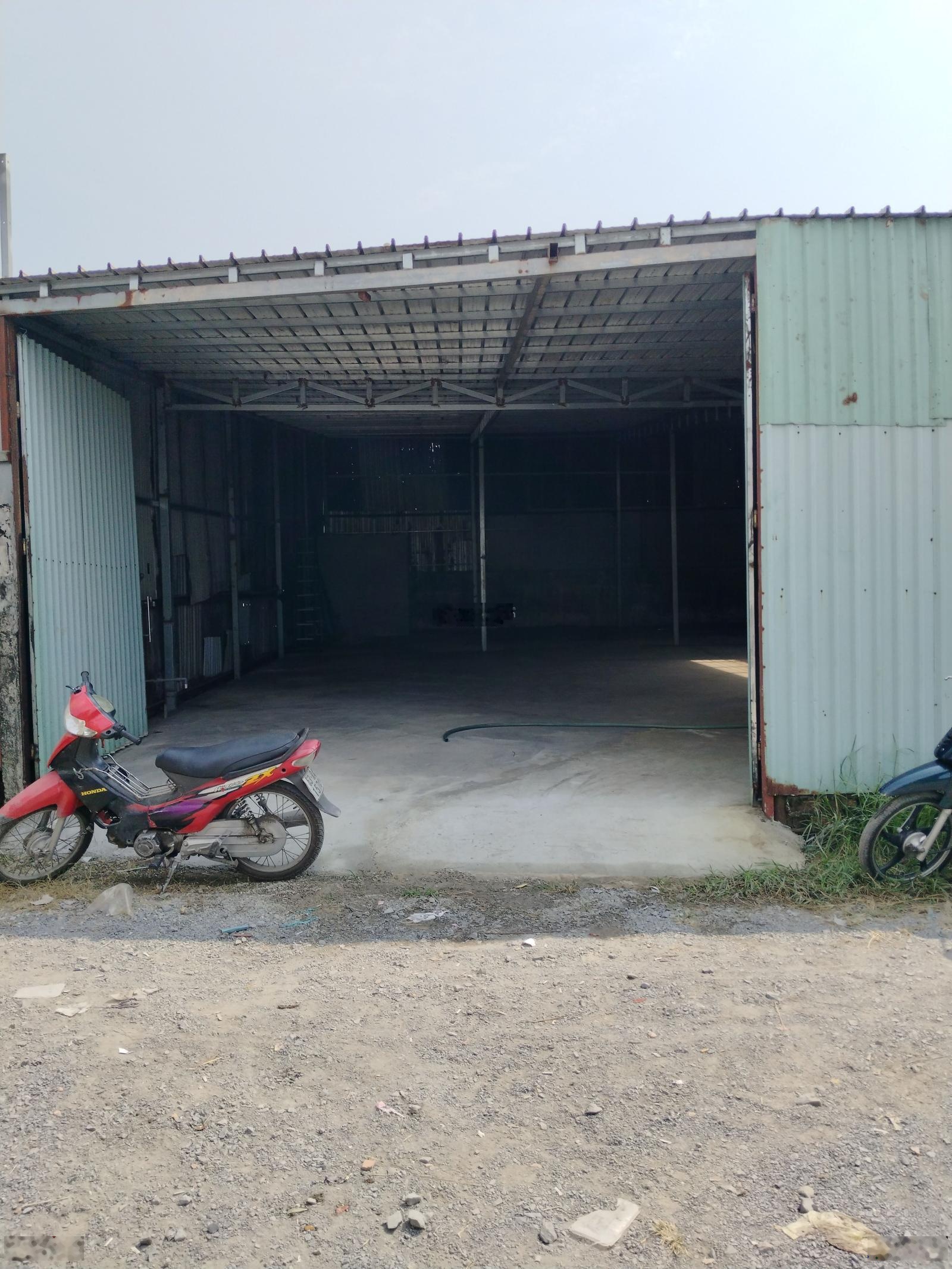 Cho thuê nhà xưởng Đông Thạnh Hóc Môn, DT xưởng 300m2, giá 10 triệu/tháng