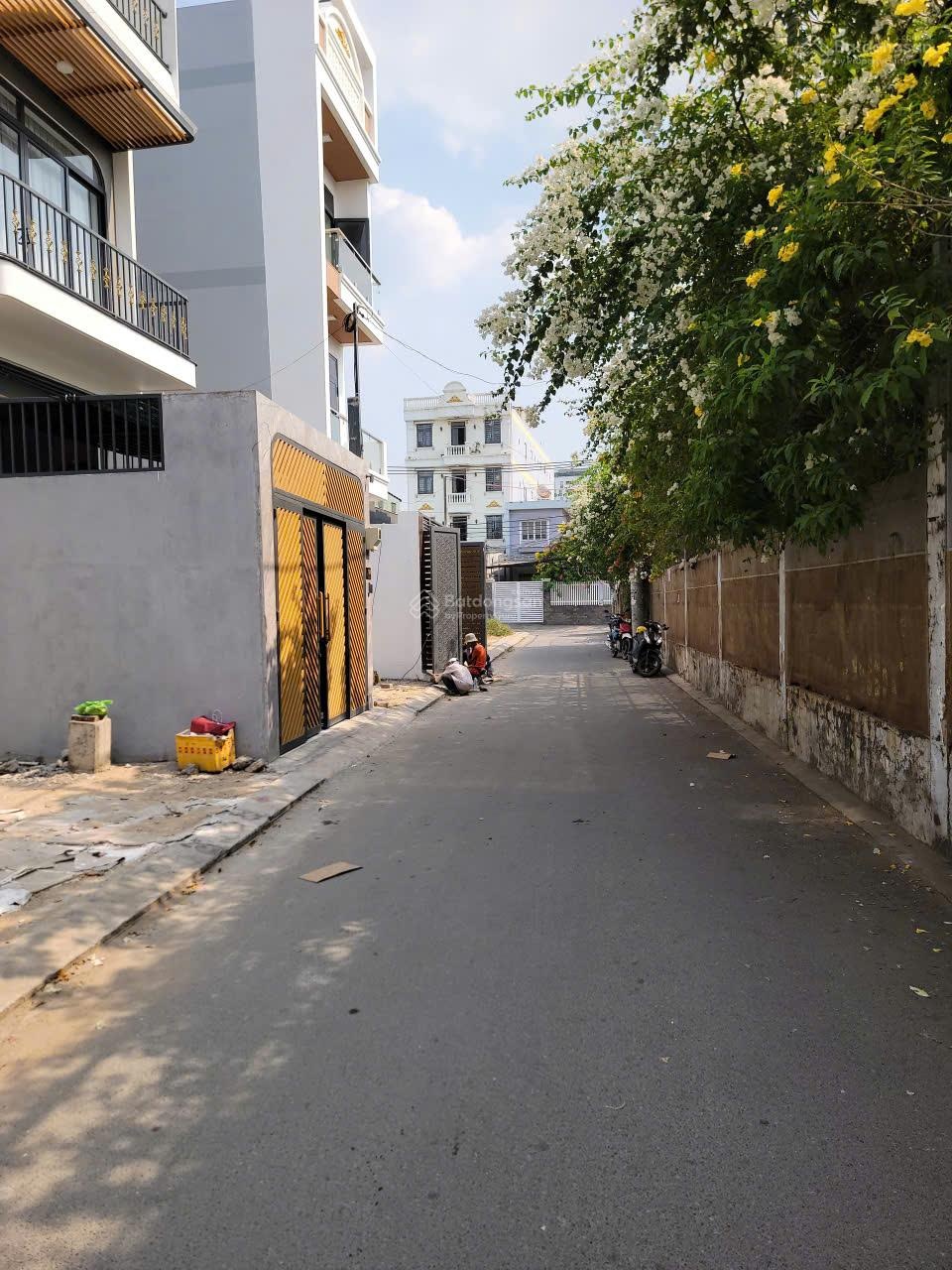 Bán nhanh lô đất hẻm xe hơi đường số 11 sát Vành Đai 2 trung tâm Thủ Đức, giá chỉ 6.9 tỷ xây cao