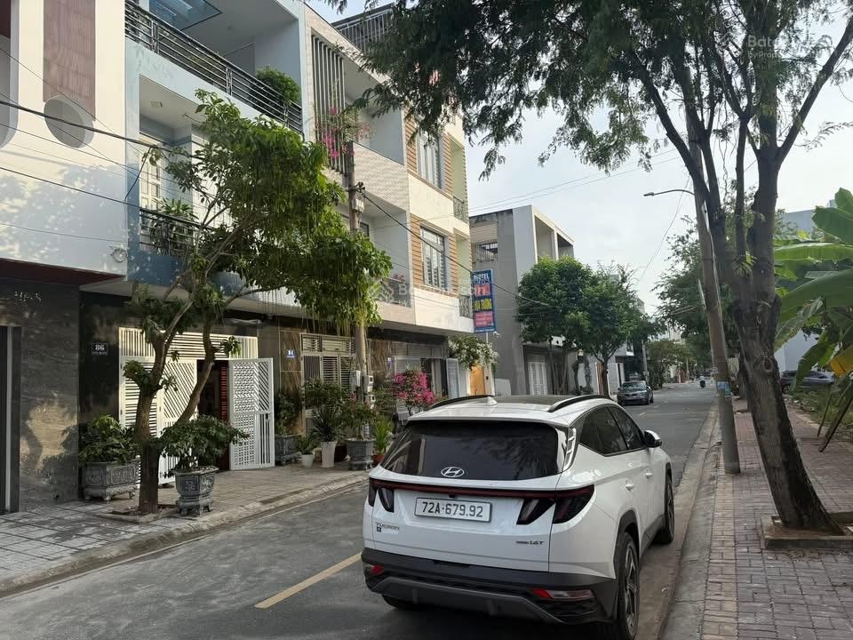 Nhà đẹp 1 trệt 2 lầu - mặt tiền Đoàn Thị Điểm - khu TĐC Triều Phát, Phước Nguyên, tp Bà Rịa