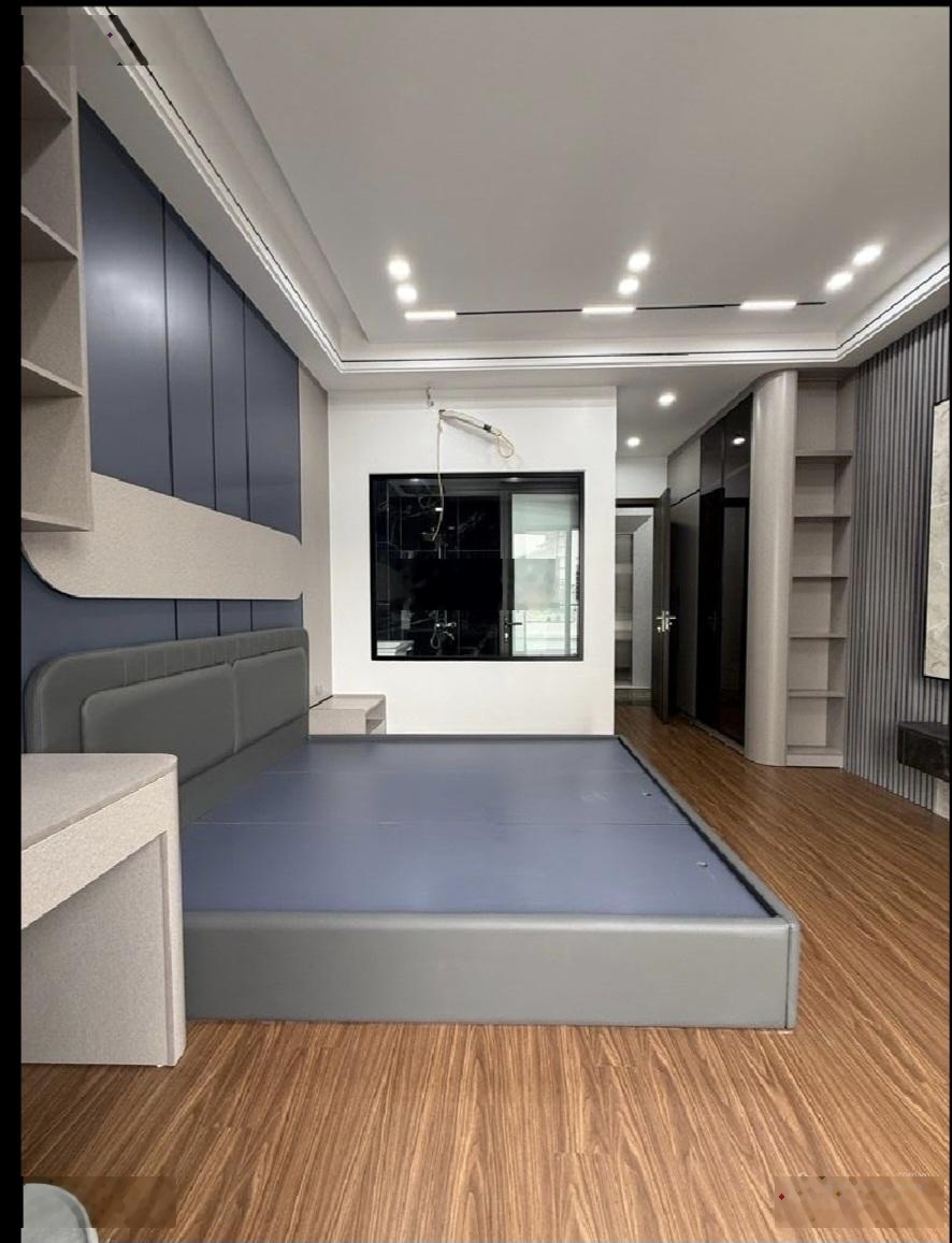 Bán nhà phường Bồ Đề (Gia Thụy cũ) Long Biên Hà Nội diện tích: 36m2 x 7 tầng x 4m x 18,7 tỷ