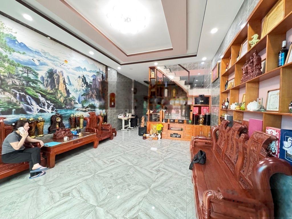 Hẻm xe tải - Gần mặt tiền - Ngang 5m bề thế - Nhà sạch đẹp đầy đủ công năng. Giá 7.8 tỷ TL