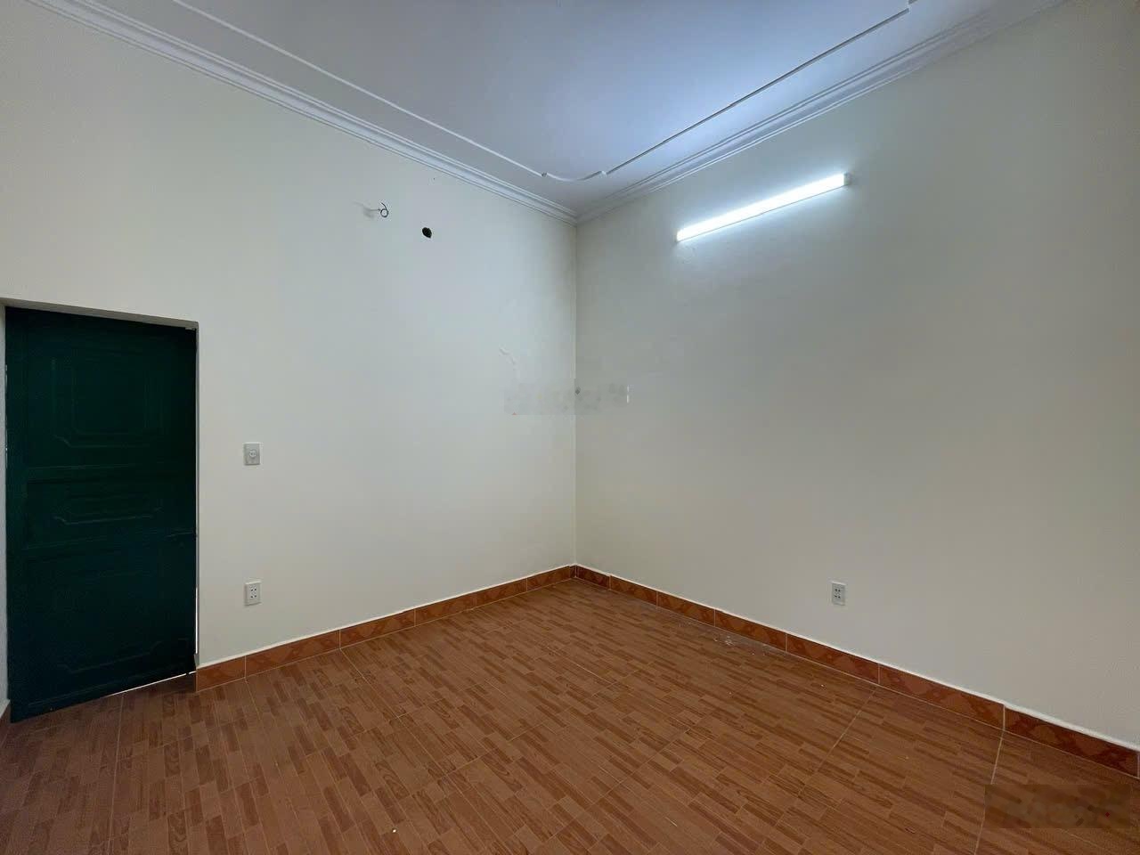 Nhà 3 tầng ngõ 282 Đà Nẵng thông Phương Lưu - 90m2 - Sân cổng rộng