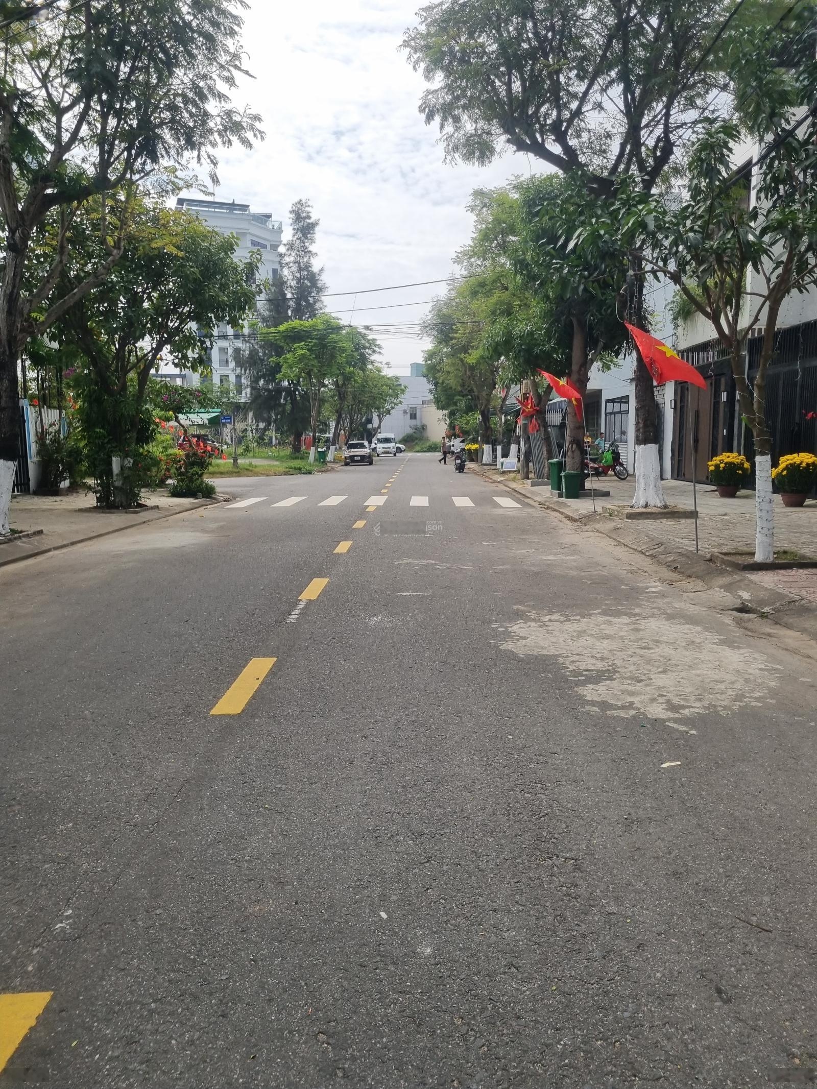 Gia đình cần bán nhà c4 mặt tiền đường 7m5 Ngô Thì Hương , Phường Sơn Trà , TP. Đà Nẵng