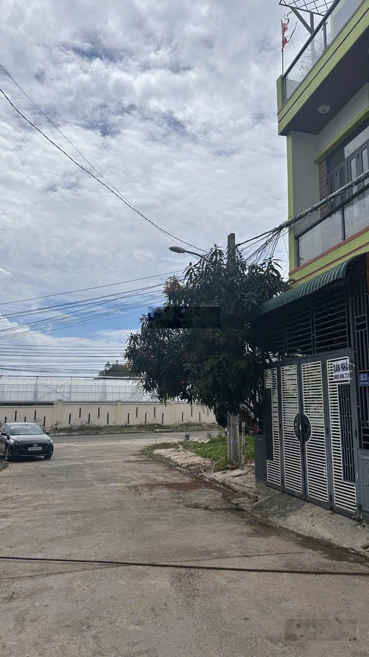 Bán nhà 3 tầng Đường Lê Công Hạnh, Hòn Xện, Nha Trang. DT 52m2 (ngang 4m) có 3PN - Giá 4,8 tỷ