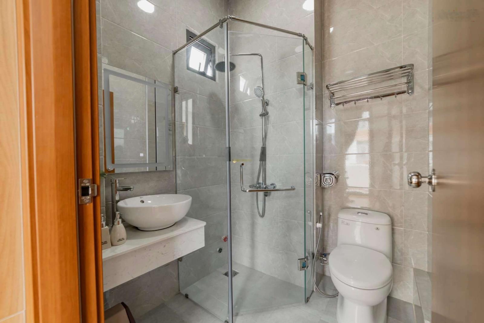 Homestay 4 tầng, sẳn dòng tiền, ô tô tận nơi cách chợ dân sinh 100m, đường thông, chỉ 7,8 tỷ