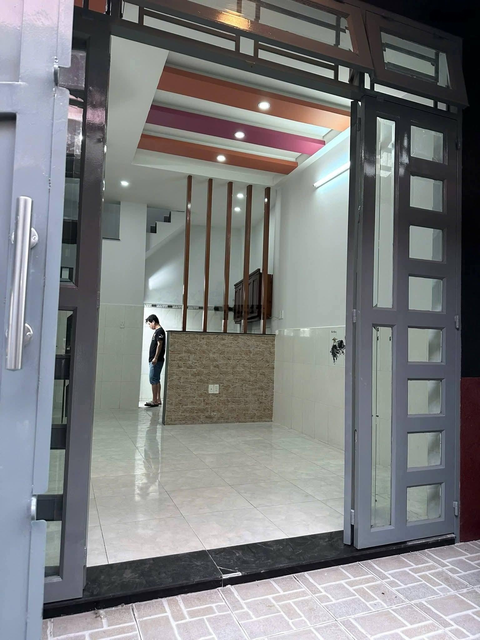 Bán nhà ngay chợ Lê Văn Quới, Bình Tân: 4mx14m đúc 1 trệt 3 lầu_ giá: 6.85 tỷ( TL)