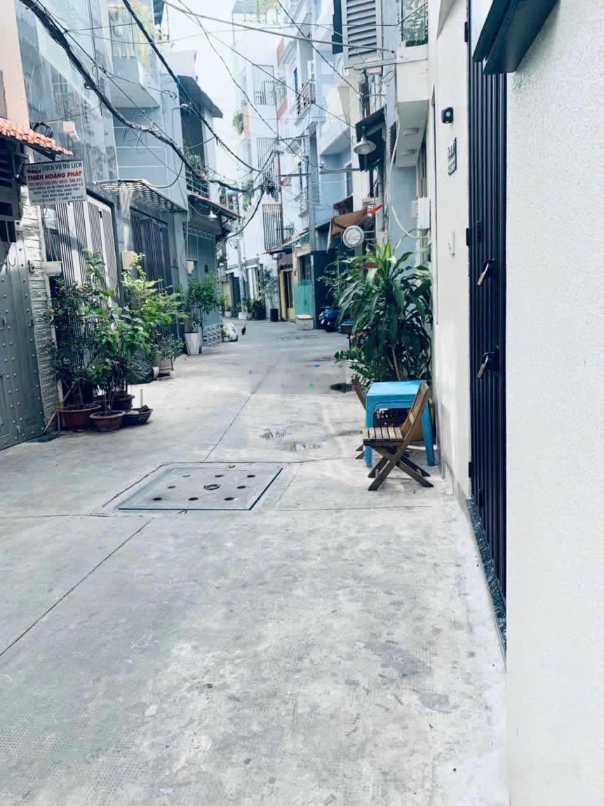 Nhà hẻm oto quay đầu, đường thông, trung tâm Phú Nhuận. 3 tầng, nội thất đầy đủ. Giá tốt
