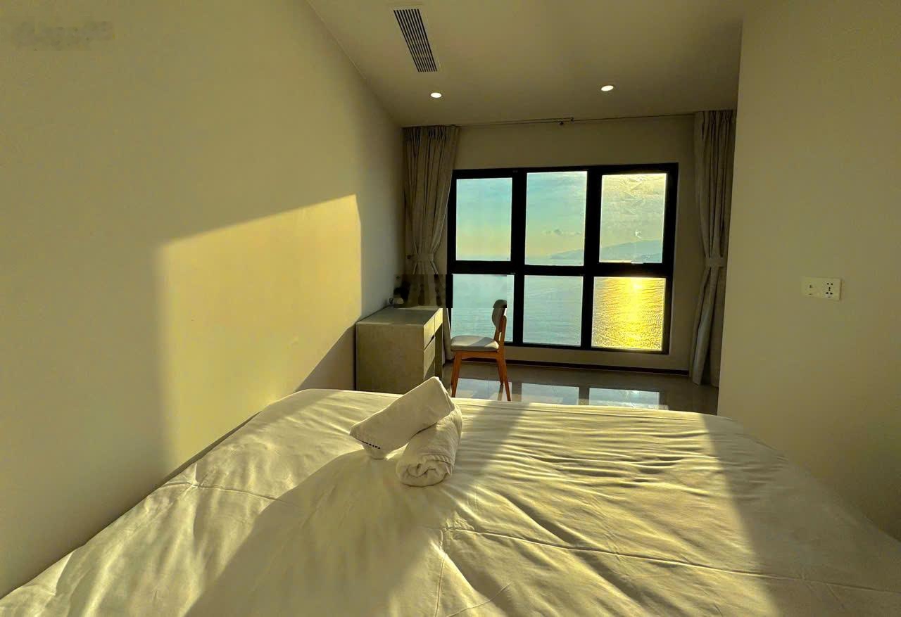 3 phòng ngủ tâng 37 Goldcoast số 1 Trần Hưng Đạo , 1 phút đi bộ tới biển