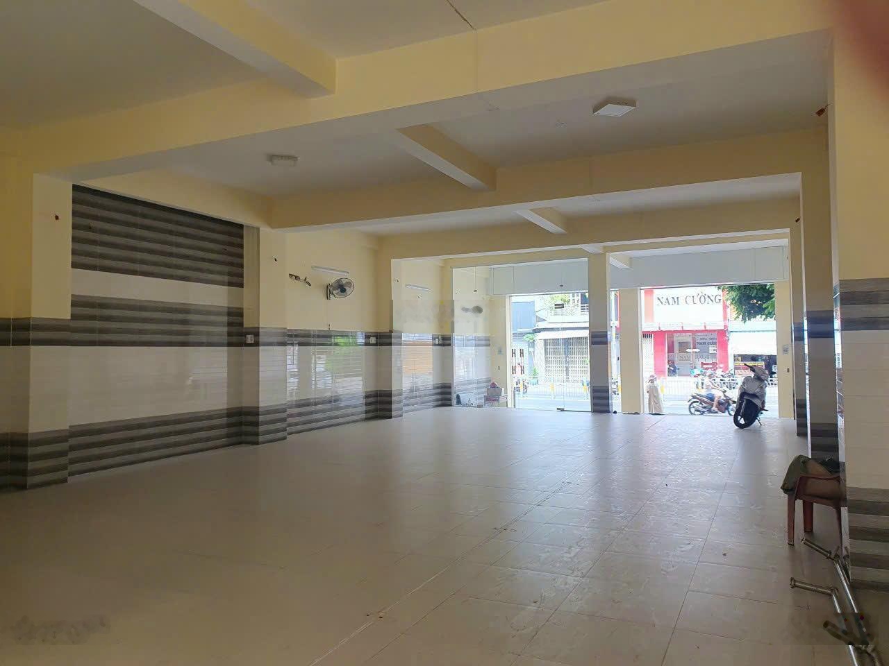 Cho thuê nhà mặt tiền đường Hậu Giang, Q6. DT: 8x25m, 6 lầu, thang máy giá 79tr, LH: 0907448289