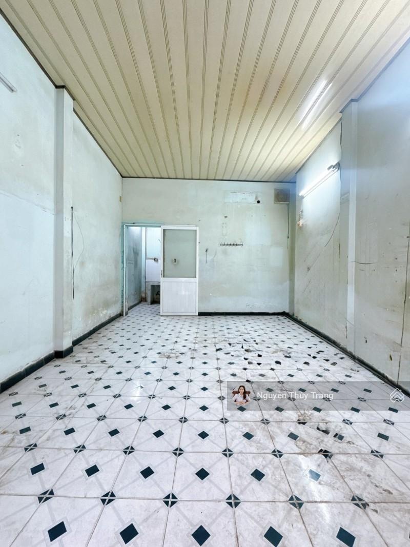 Nhà 281 Lê Văn Sỹ, 34m2, hẻm rộng, 2 lầu, vị trí cực đẹp, 5.5 tỷ còn TL.