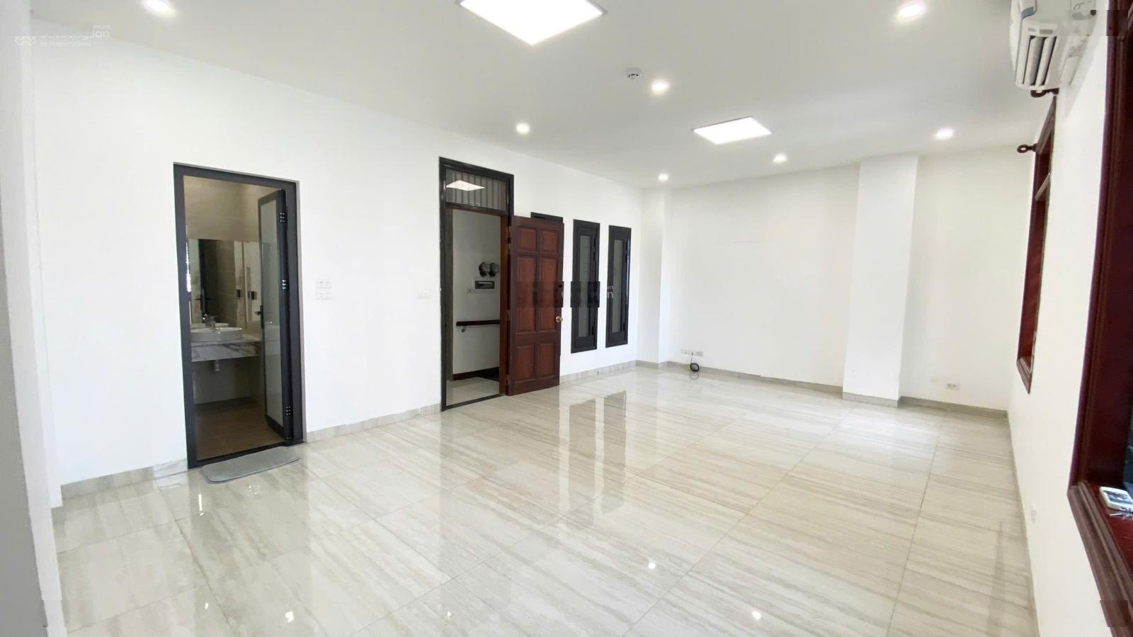 Cho thuê văn phòng tại phố trương công giai - cầu giấy 50m2 giá chỉ 8,2tr / tháng