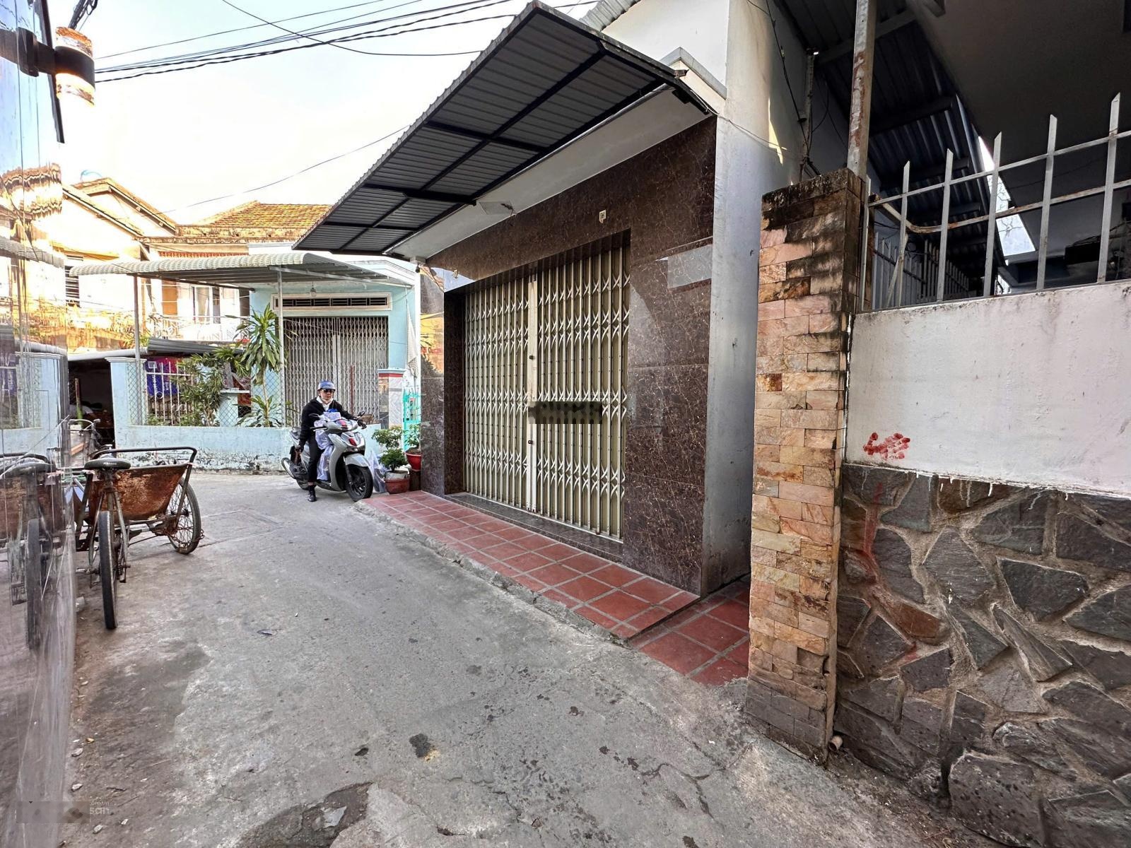 Bán nhà trung tâm Nha Trang 2 tầng hẻm thông gần chợ đầm giá tốt 3tỷ200