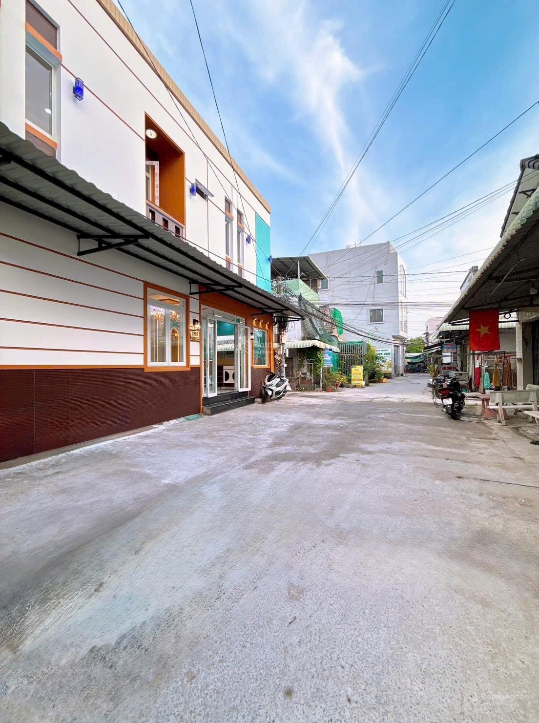 Nhà mặt tiền hẻm rộng,đẹp,thuận tiện định cư , kinh doanh