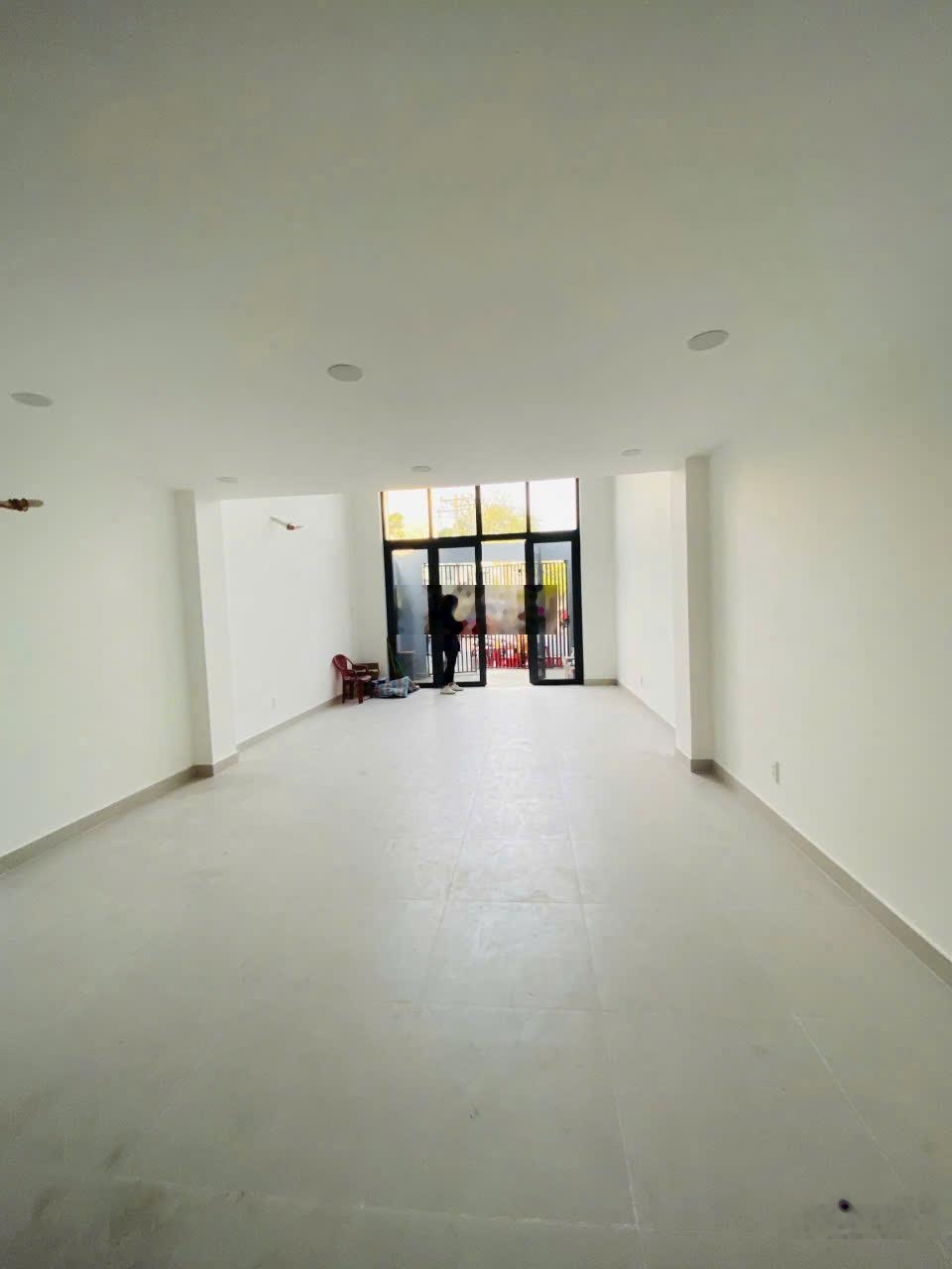 Siêu phẩm quận 1 - 12c trần nhật duật, p tân định, quận 1 - 5 tầng có thang máy - sàn trống suốt