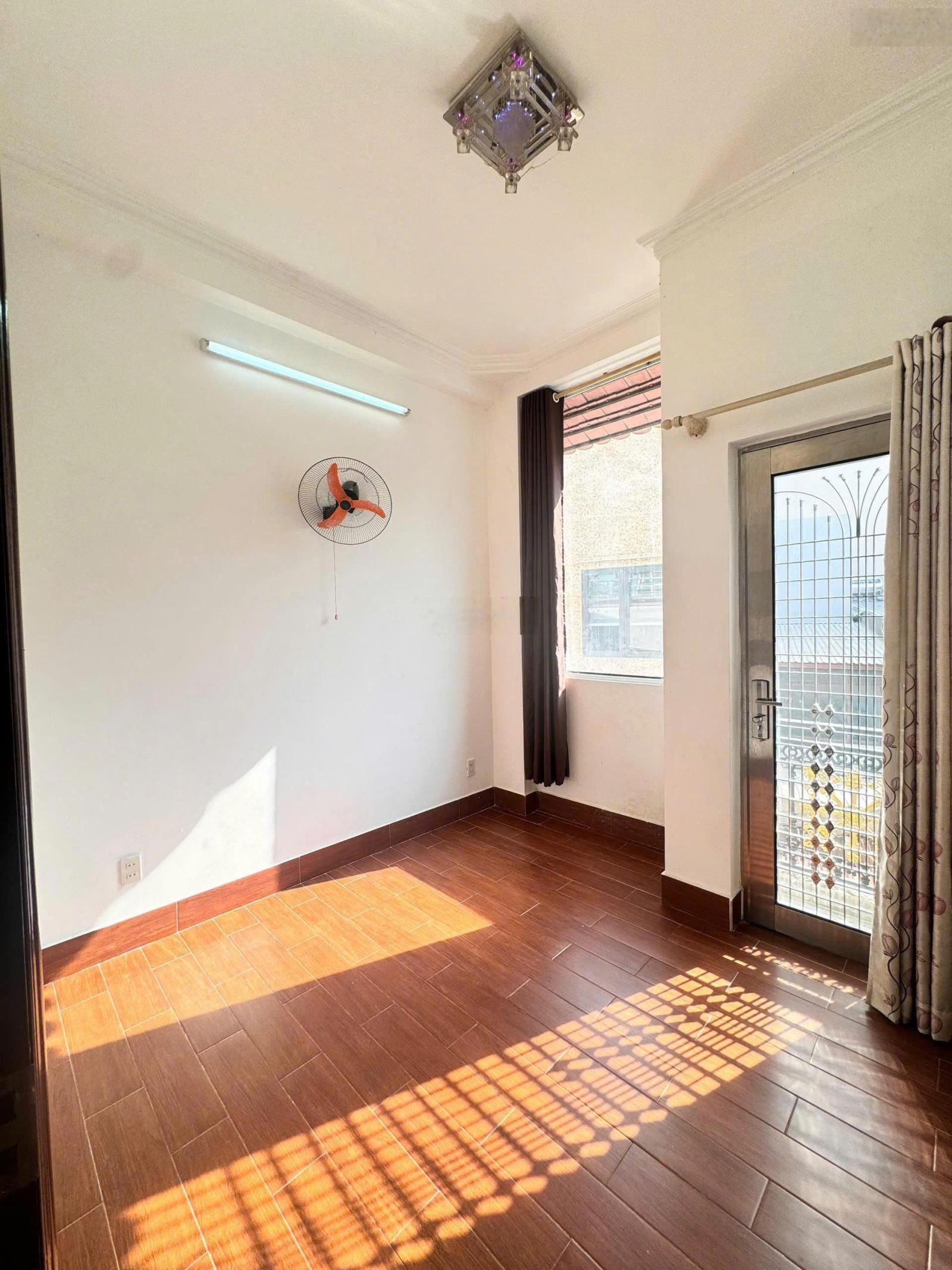 Bán nhà hẻm 4m đường nguyễn thị minh khai-trêt, 3 lầu-giá chỉ 7 tỷ