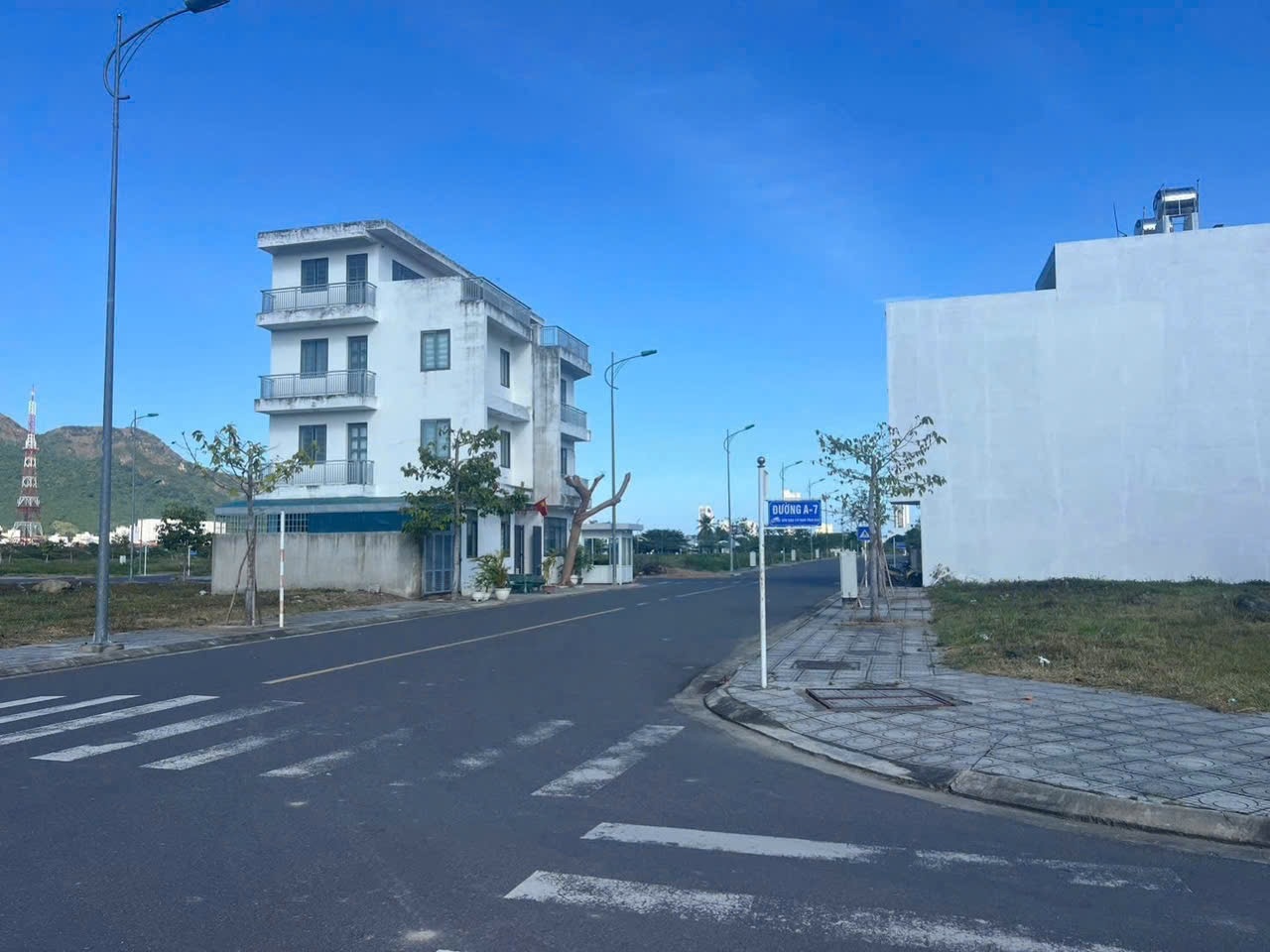 Bán lô đất đẹp kđt nam vĩnh hải 103,8m ngang 5m giá 40 triệu/m2. rẻ nhất khu vực