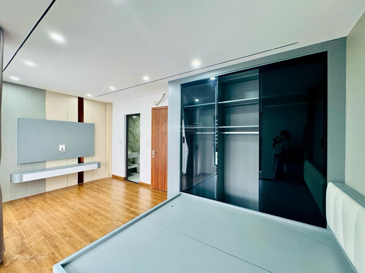 Phải nhanh tay! Thang Máy nhập khẩu, Ngọc Khánh, ba gác qua nhà, 30m ra ô tô, sổ CC, 43m2*6T