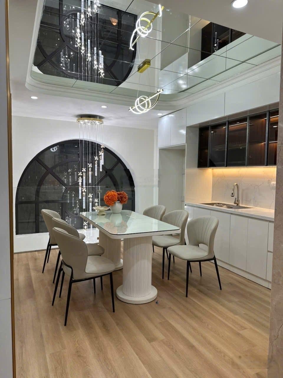 Cực hiếm! Phương Mai, sát hồ, ô tô đỗ, không quy hoạch, nhà mới, thang máy, full đồ, 41m*6T.