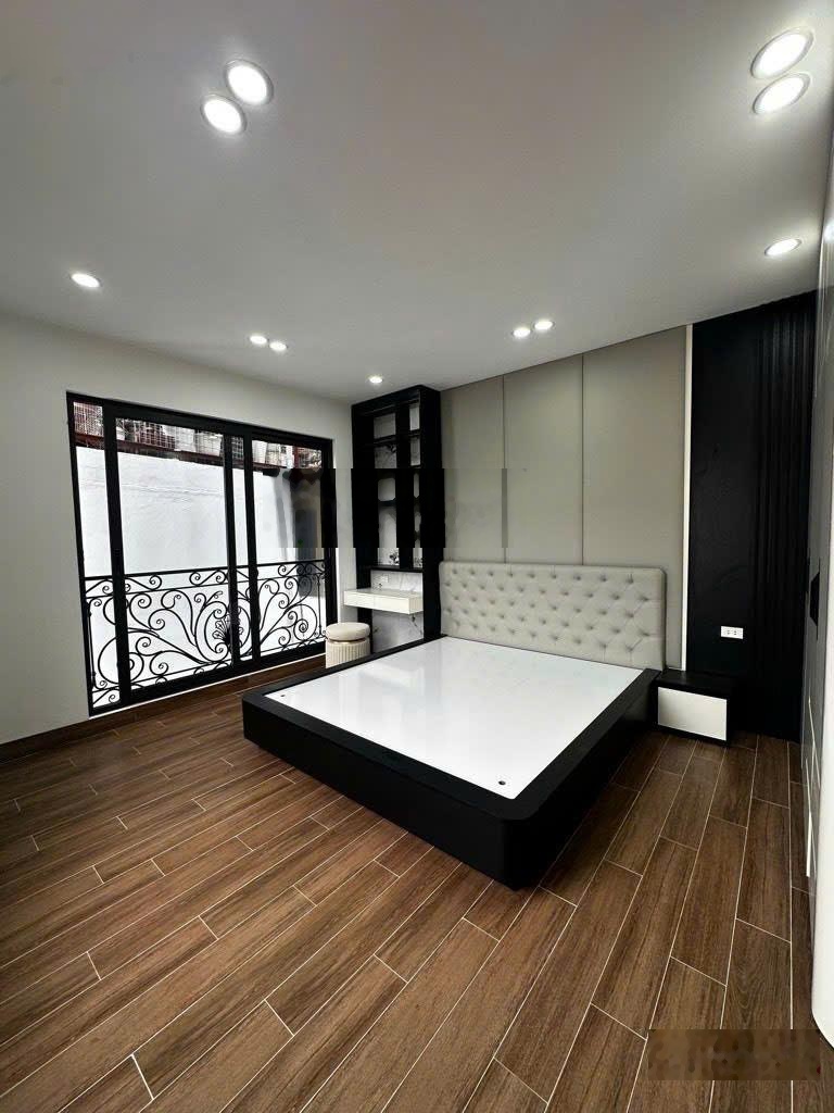 Bán nhà lò đúc hai bà trưng lô góc 3 thoáng 40m2 5 tầng thang máy 12.6 tỷ