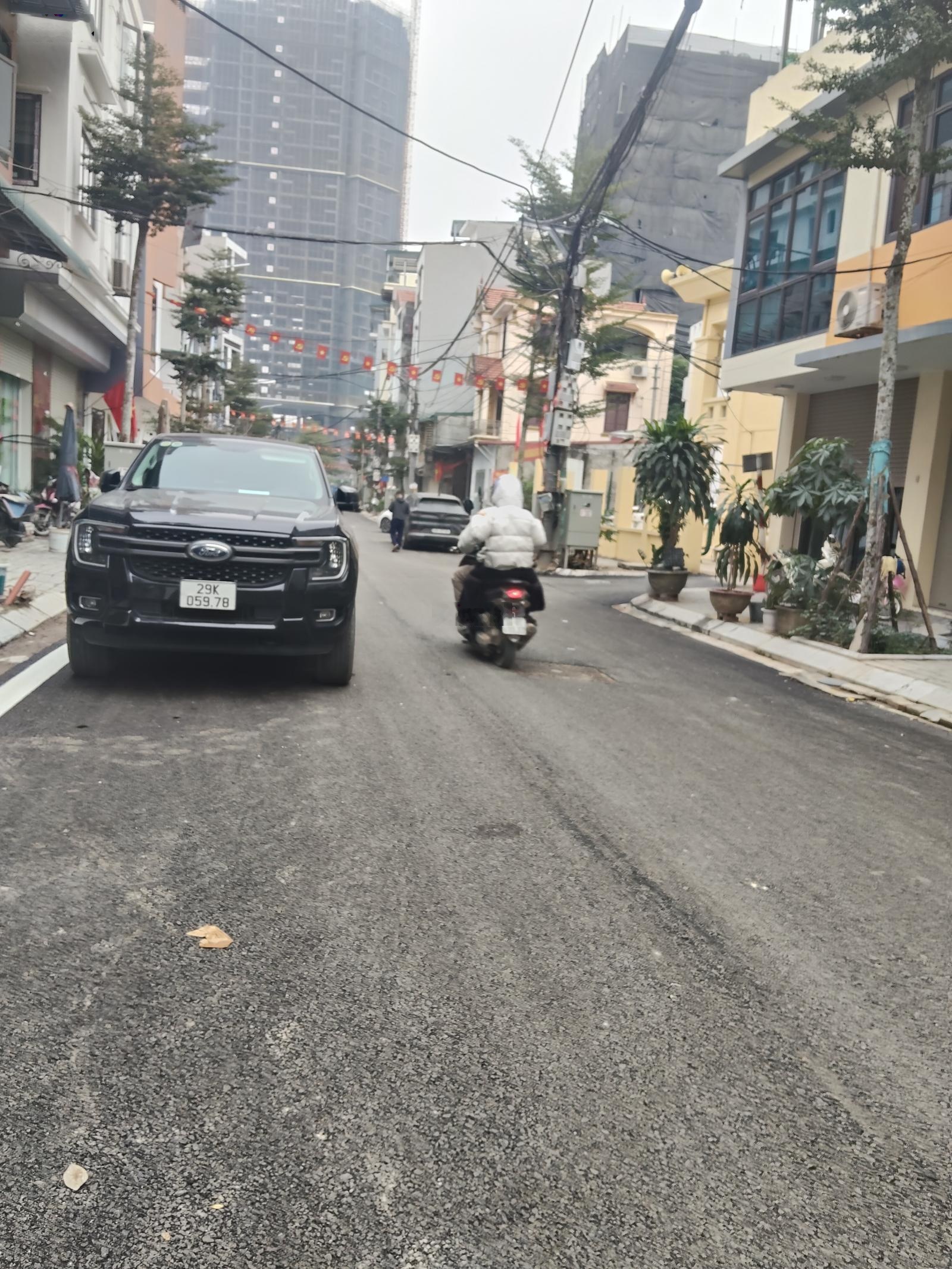 Bán đất vàng mp văn hội, 42 m2, vỉa hè, ô tô tránh, kinh doanh sầm uất. giá nhỉnh 9 tỷ