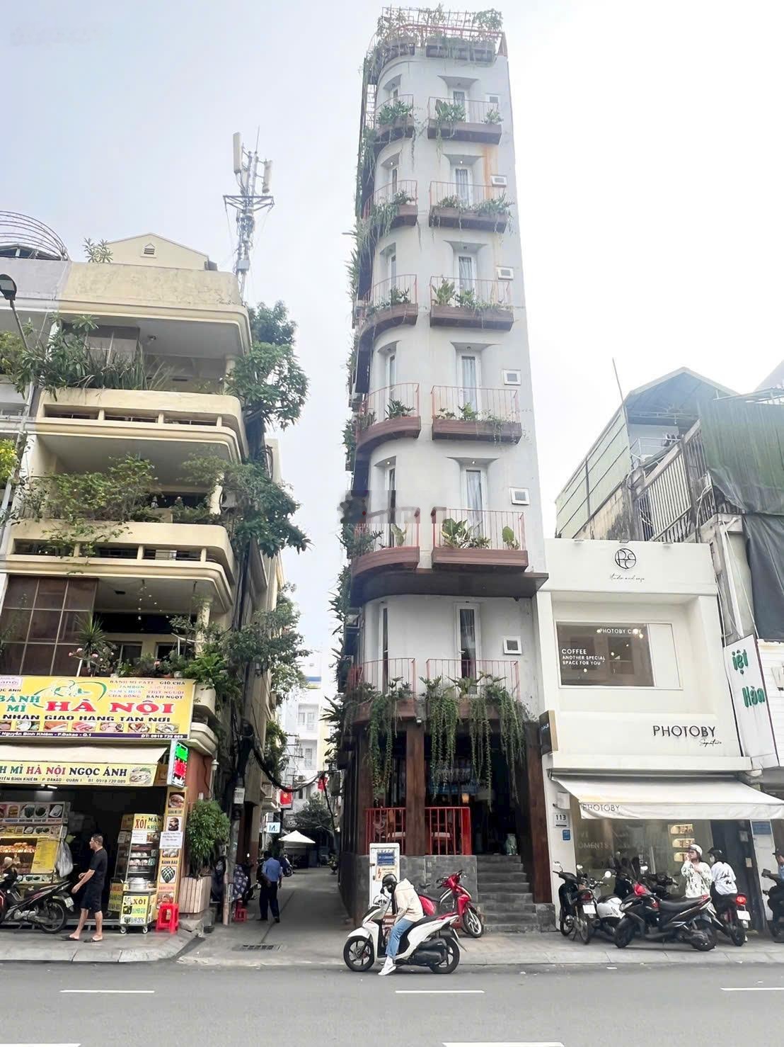 Bán toà nhà mặt tiền Trần Quốc Hoàn, Q. TB - DT 5.5 x 30m - Hầm 8 tầng - HĐT 150Tr/Th - Giá 56 Tỷ