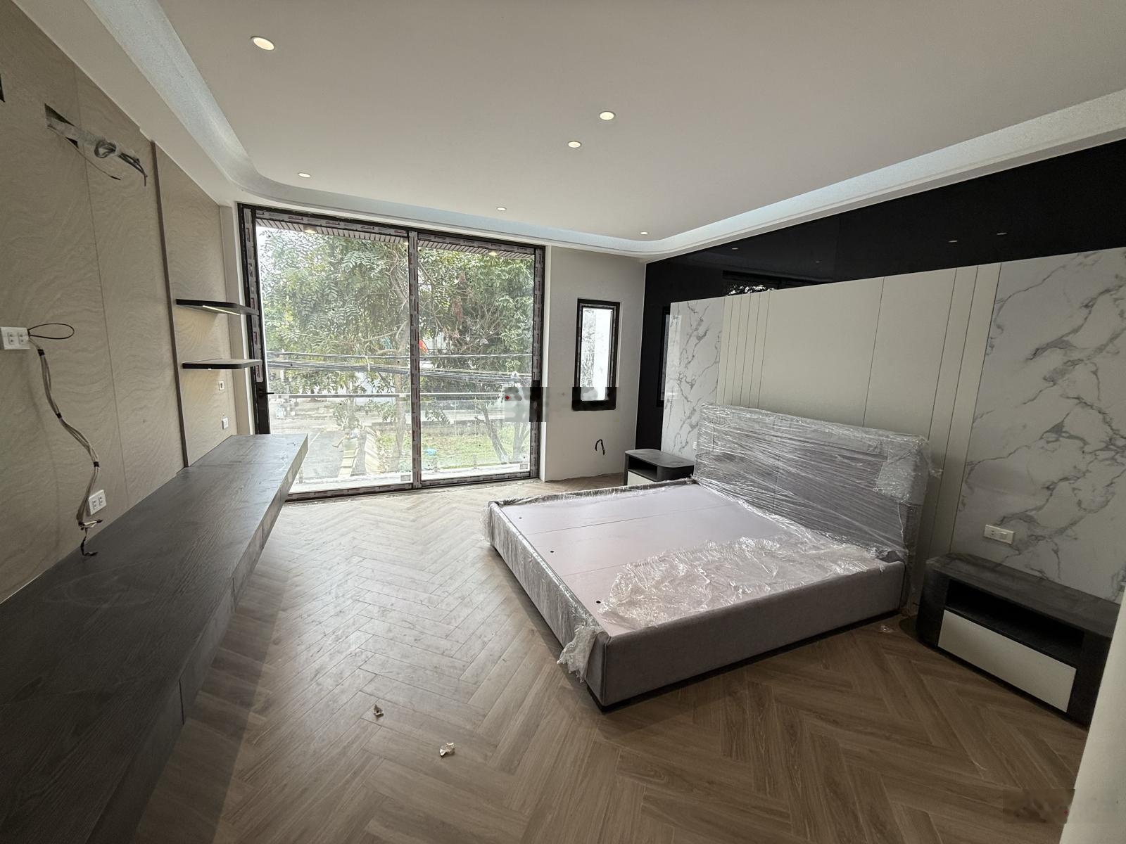 Bán nhà như hình. 50m, 7 tầng, thang máy 630kg, đường ô tô vỉa hè, kinh doanh tốt