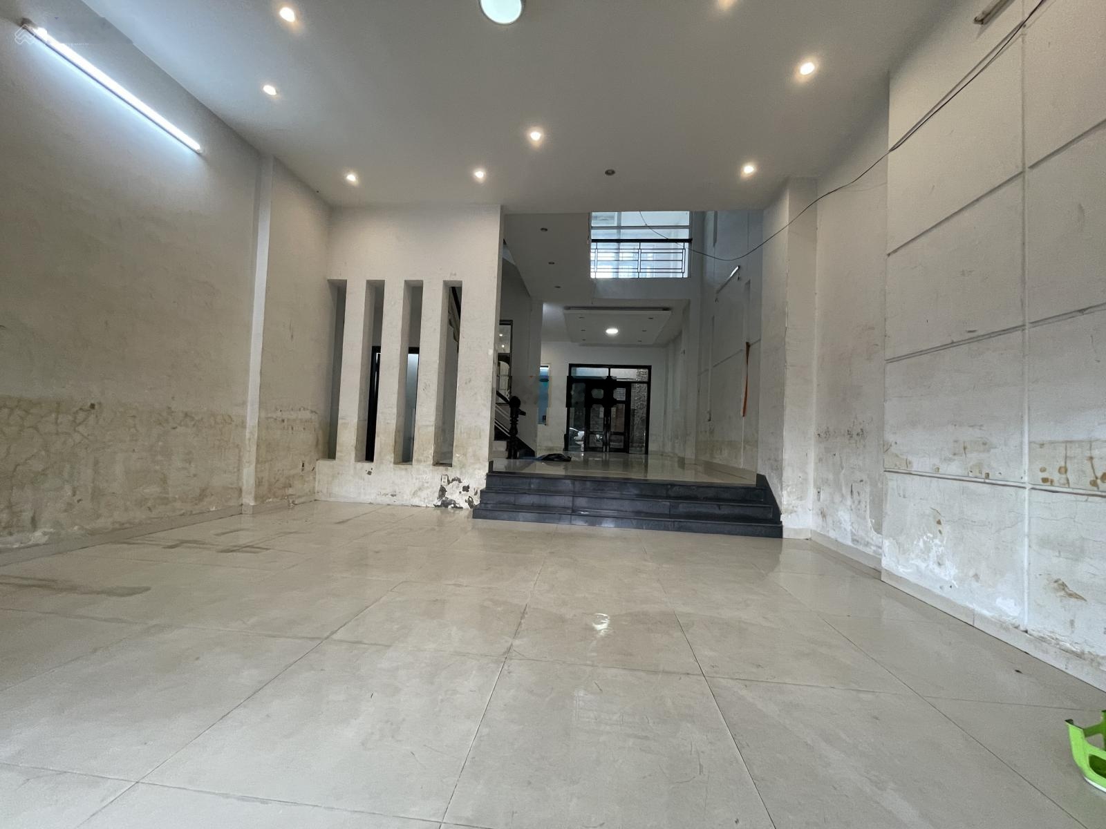 Cho thuê nhà Mặt tiền B1 Vĩnh Điềm Trung, gần siêu thị Go. Giá thuê: 20tr/tháng. LH: 0901925395 Ánh