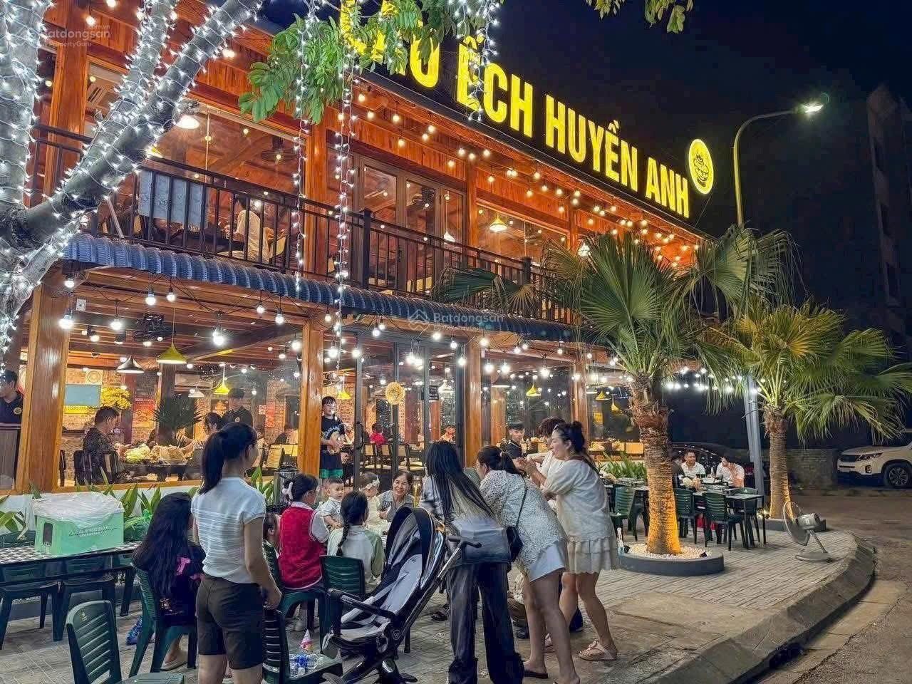 Mặt bằng kinh doanh trung tâm ăn uống - mặt phố nguyễn khuyến- diện tích 350m2- mặt tiền lô góc 20m