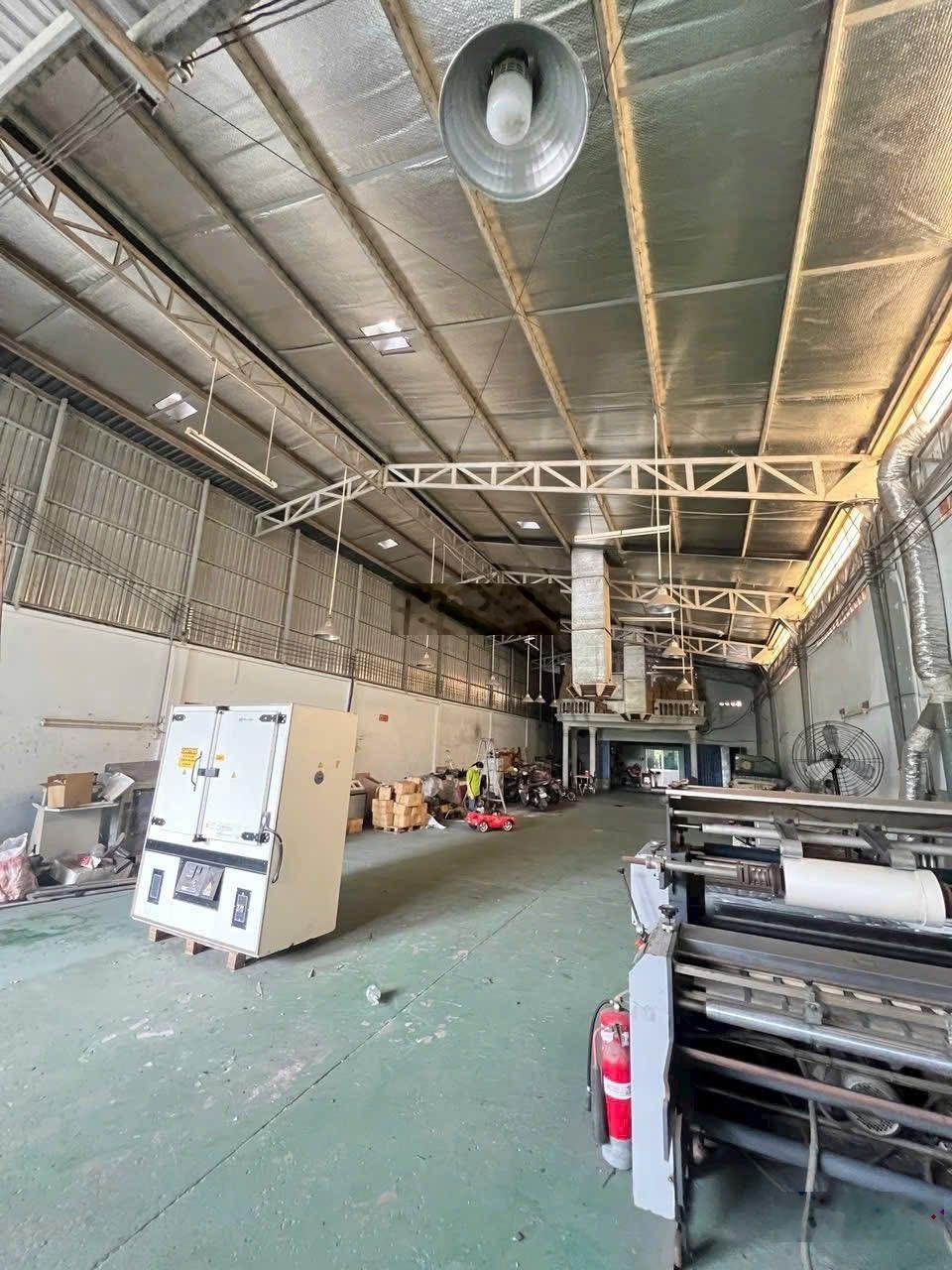 Cho thuê kho xưởng đẹp, hàng siêu hiếm ngã tư bình triệu 400m/42tr