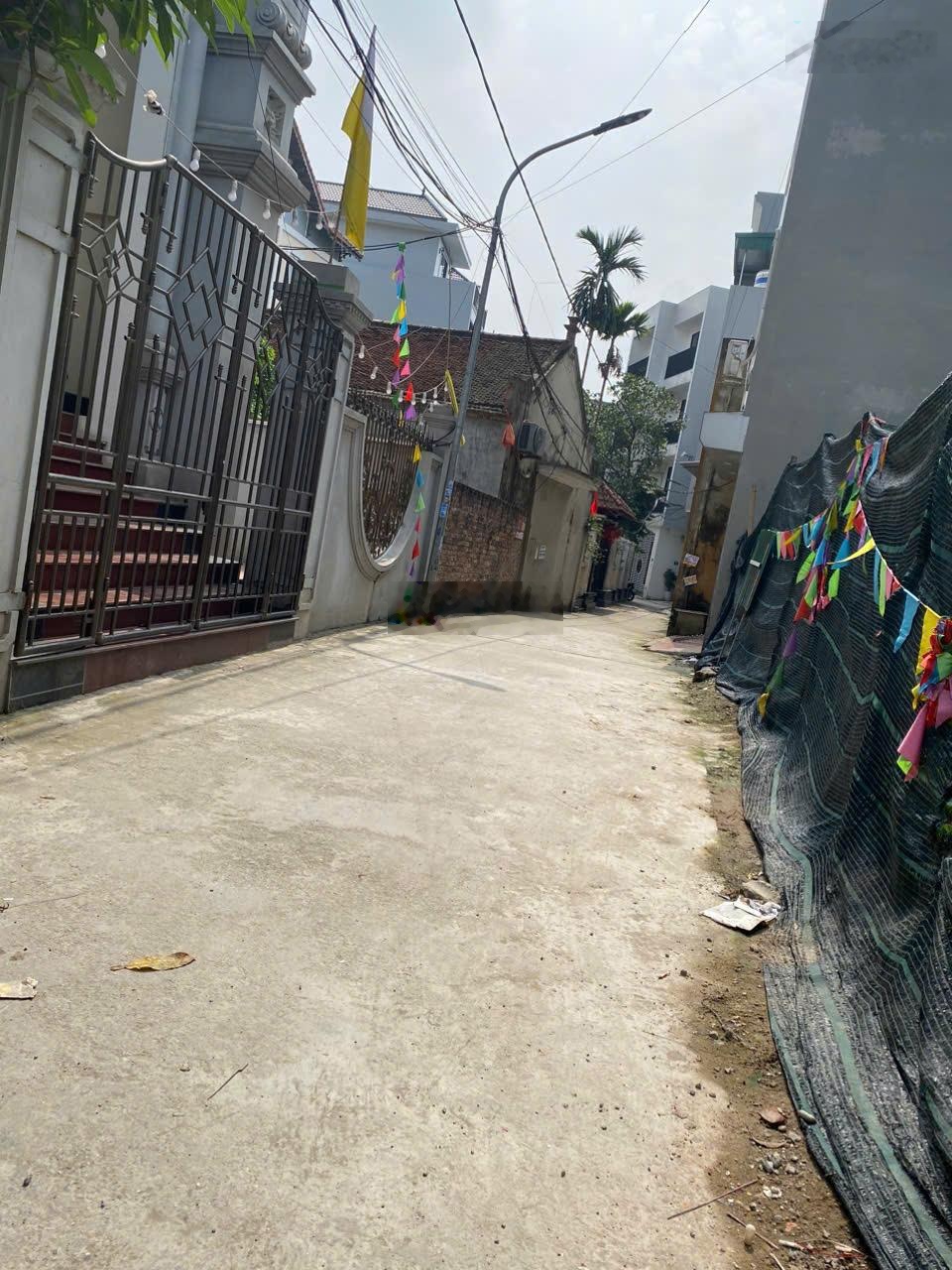 Bán đất mặt tiền 5m 60m² đông la, hoài đức cạnh hồ điều hòa gần trư