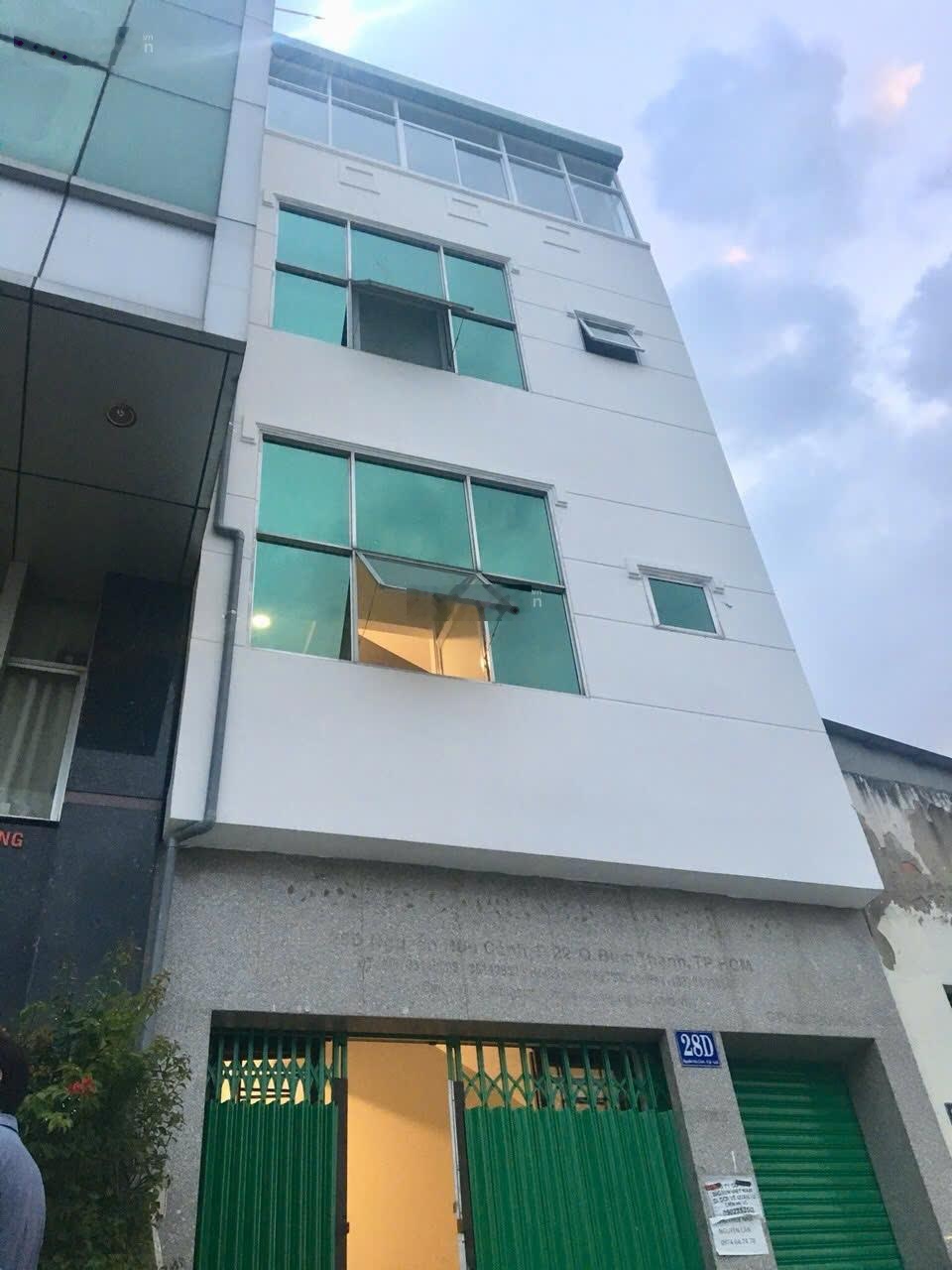 Cho thuê nhà MT Nguyễn Hữu Cảnh trệt 3 lầu gần Q1, Landmark 81