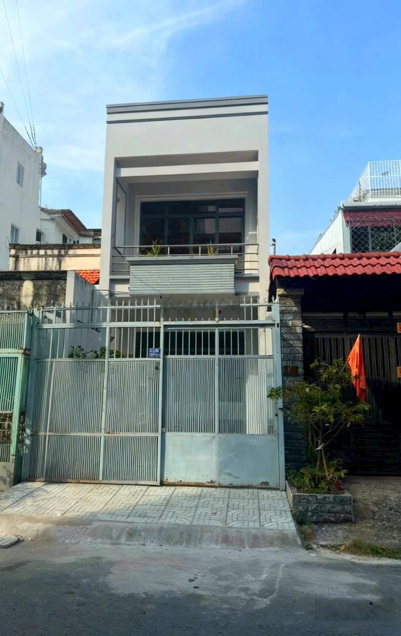 Bán nhà riêng giá tốt phường Tân Hưng, TP HCM. DT 71,2m2, 1 trệt 1 lầu, giá 13,9 tỷ, vào ở ngay