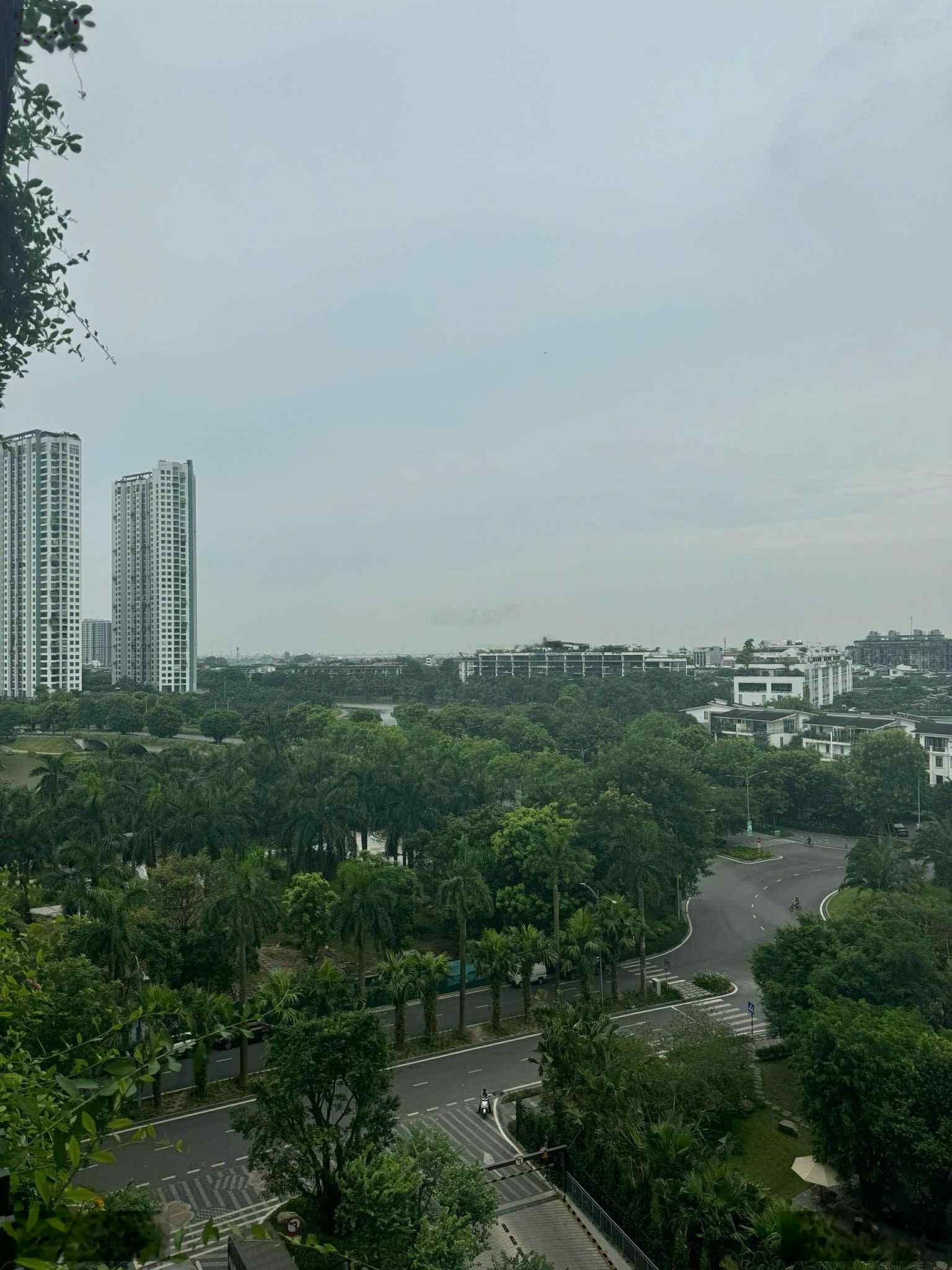 Cần bán căn hộ 2PN 2WC 65m2 đủ đồ ban công ĐN view hồ toà R1 Onsen Ecopark.HL 0964007130 ạ