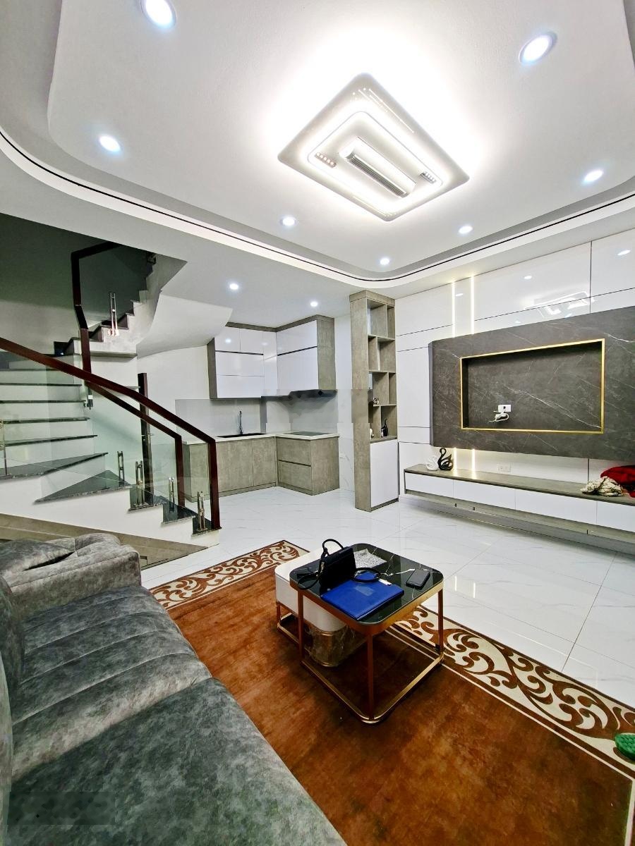 Chỉ hơn 7 tỷ có nhà Liễu Giai, ngõ thông ba gác chạy, tặng full NT, sổ CC, K quy hoạch, 42m2*5T