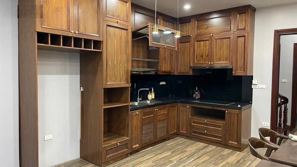 Bán nhà phố Huỳnh thúc kháng ,đống đa 60m 5 tầng mt 5,4m ô tô đỗ cổng giá 17 tỷ MTG