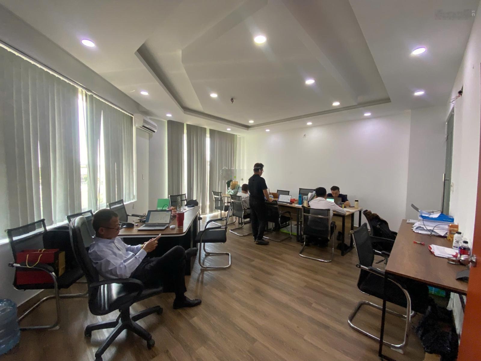 Share nhanh VP góc 3 mặt tiền cực thoáng đẹp tại lầu 3,Sala, Q2, 90m2, 29tr/tháng, ban công chill